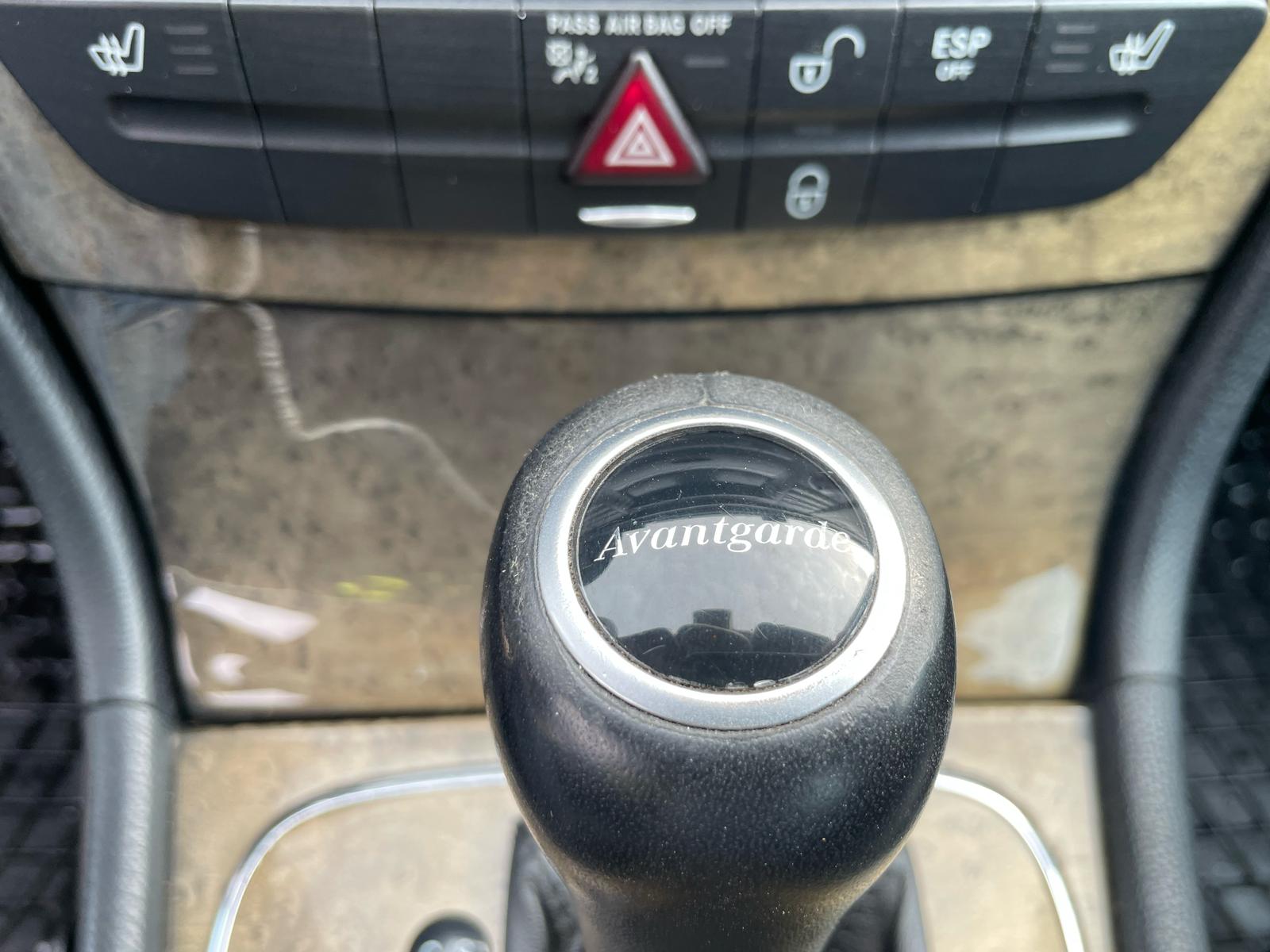 Mercedes Benz E320 AVANTGARDE
