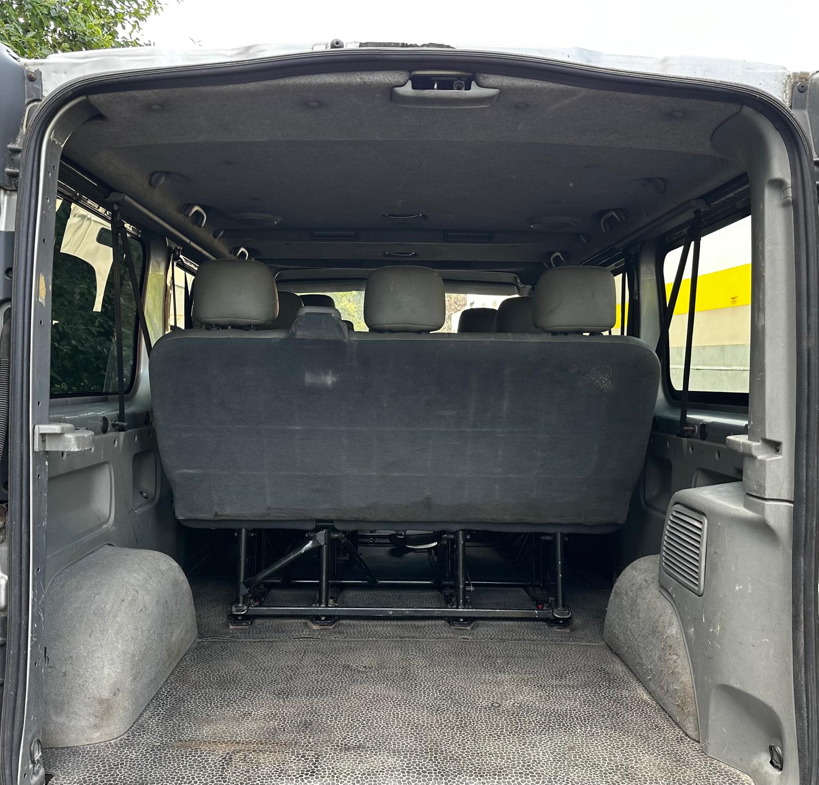 OPEL VIVARO 8-VIETAS