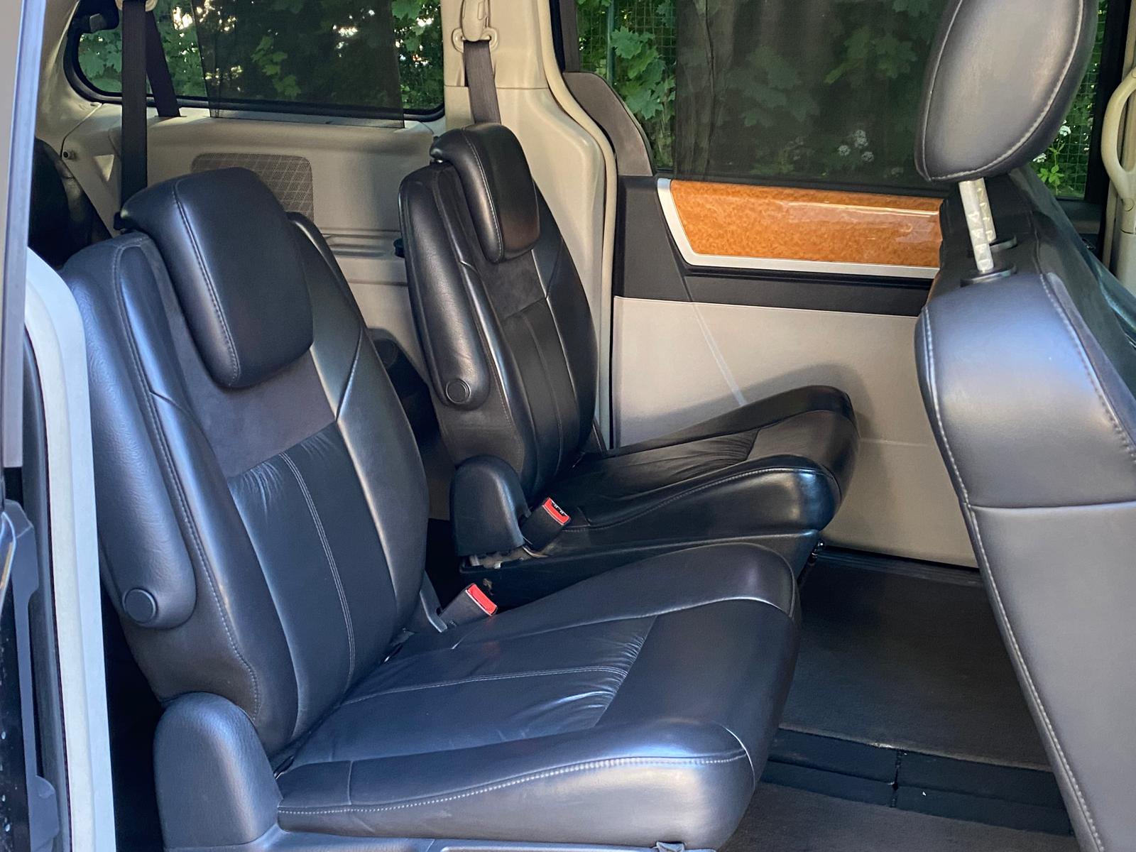 Chrysler Grand Voyager Stow&go limited edition 7-мест