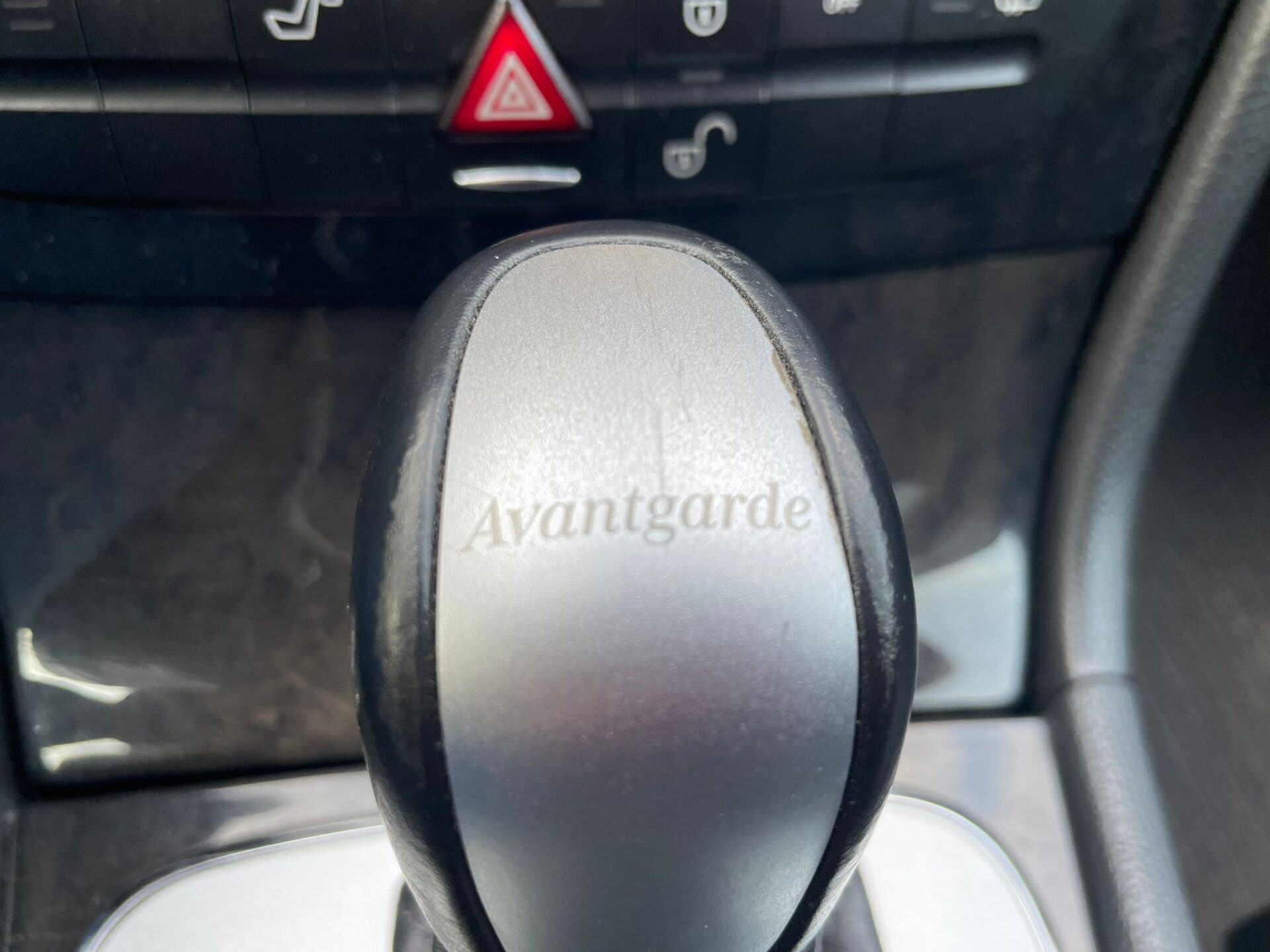 MERCEDES BENZ E240 AVANTGARDE