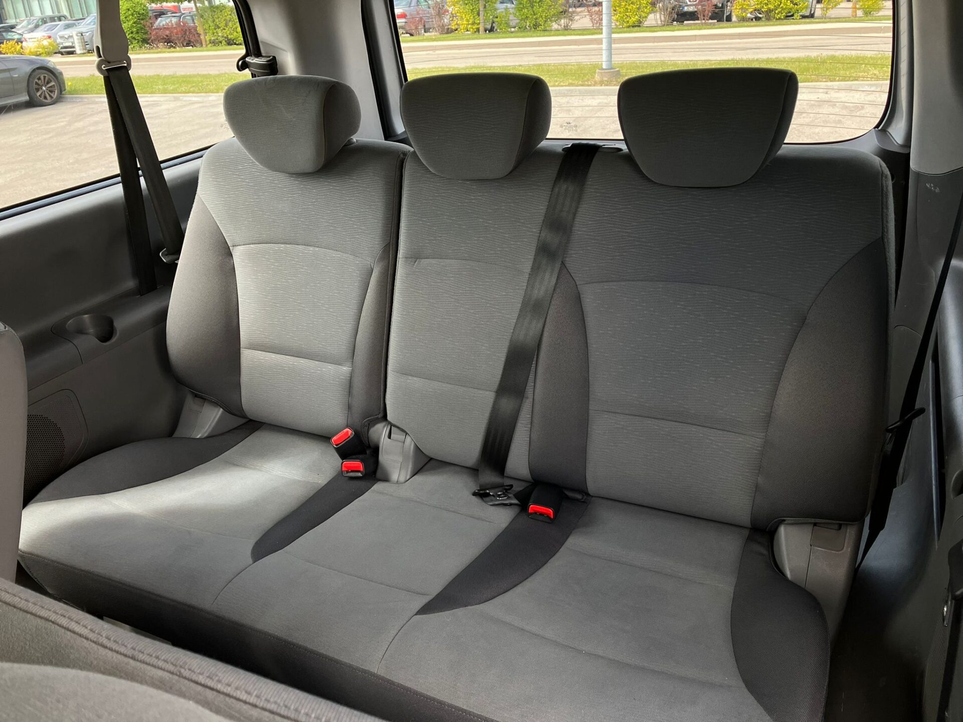 Hyundai H1 8-seats