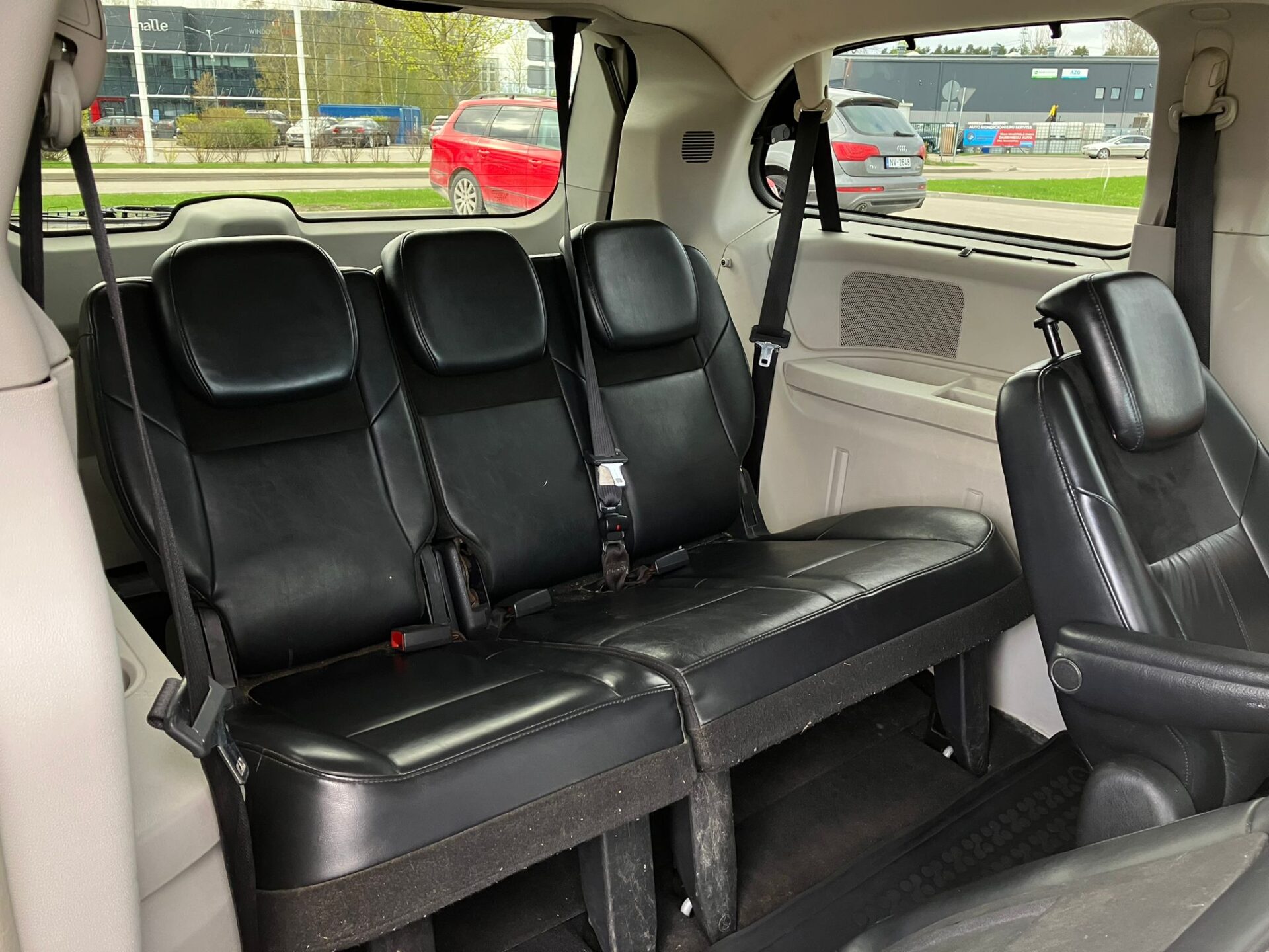 Chrysler Grand Voyager Stow&go 7-мест