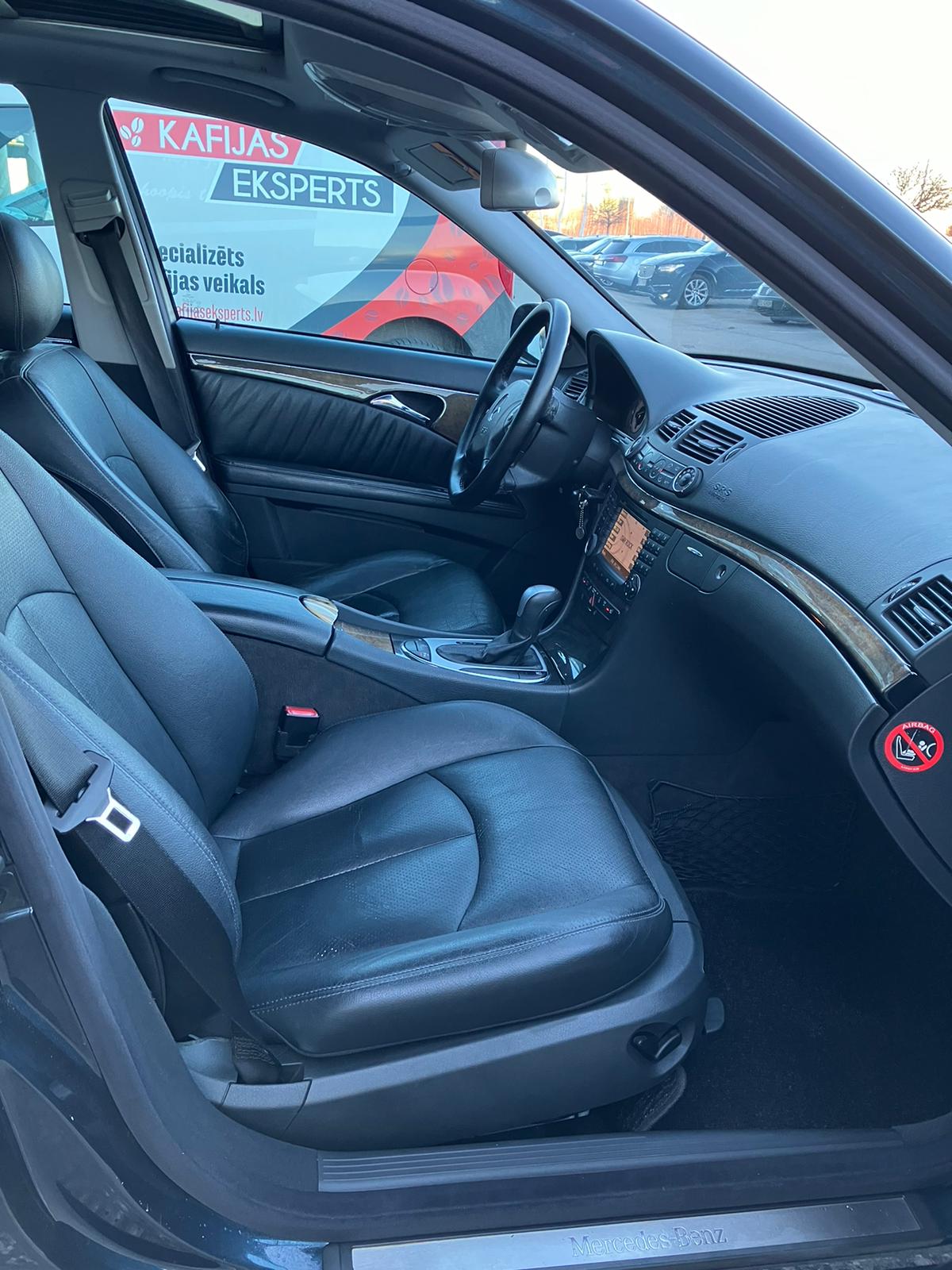 Mercedes Benz E320