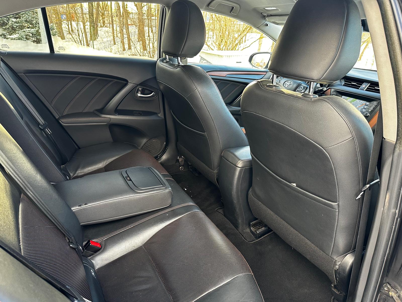 TOYOTA AVENSIS