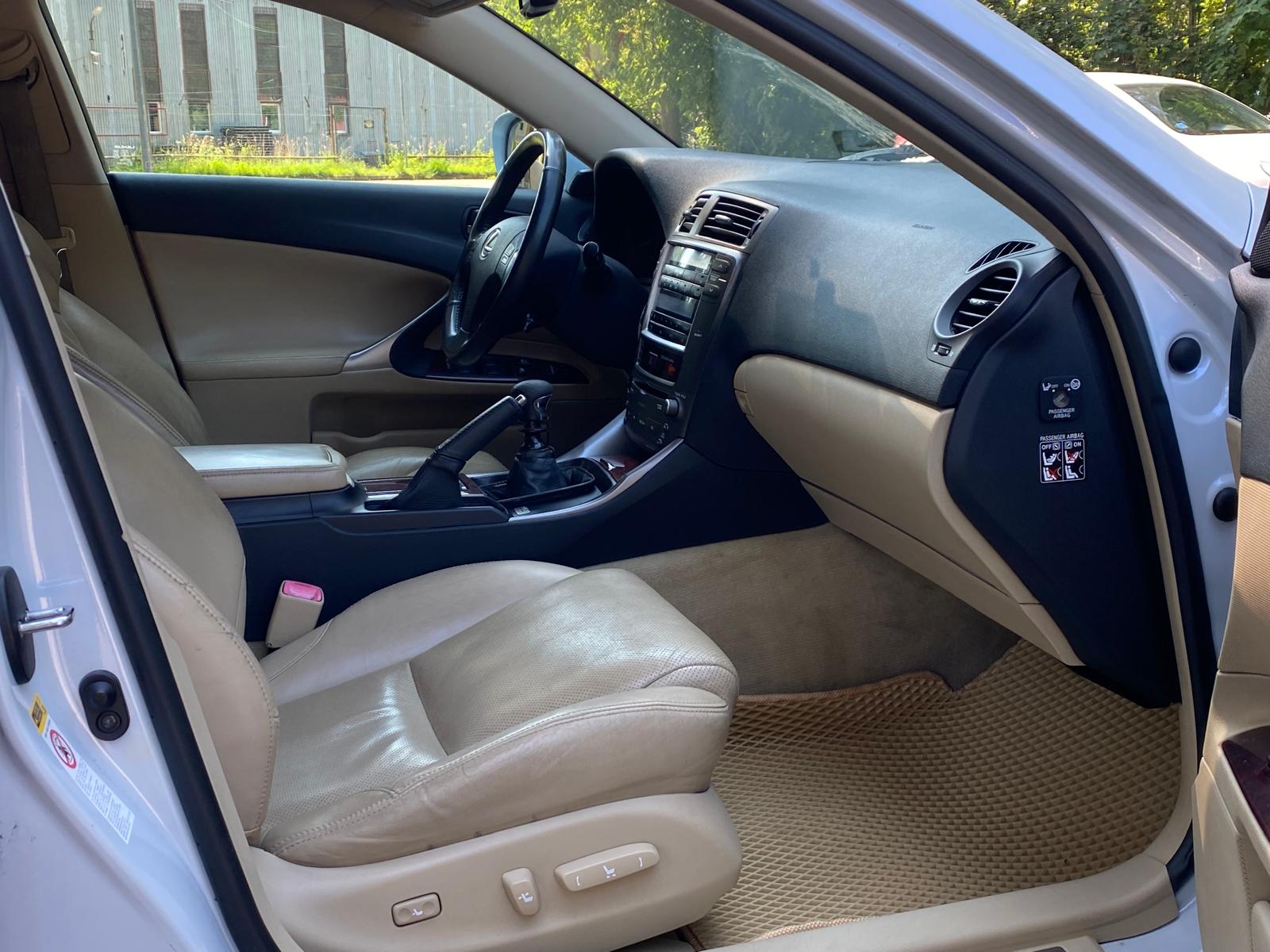 LEXUS IS 220