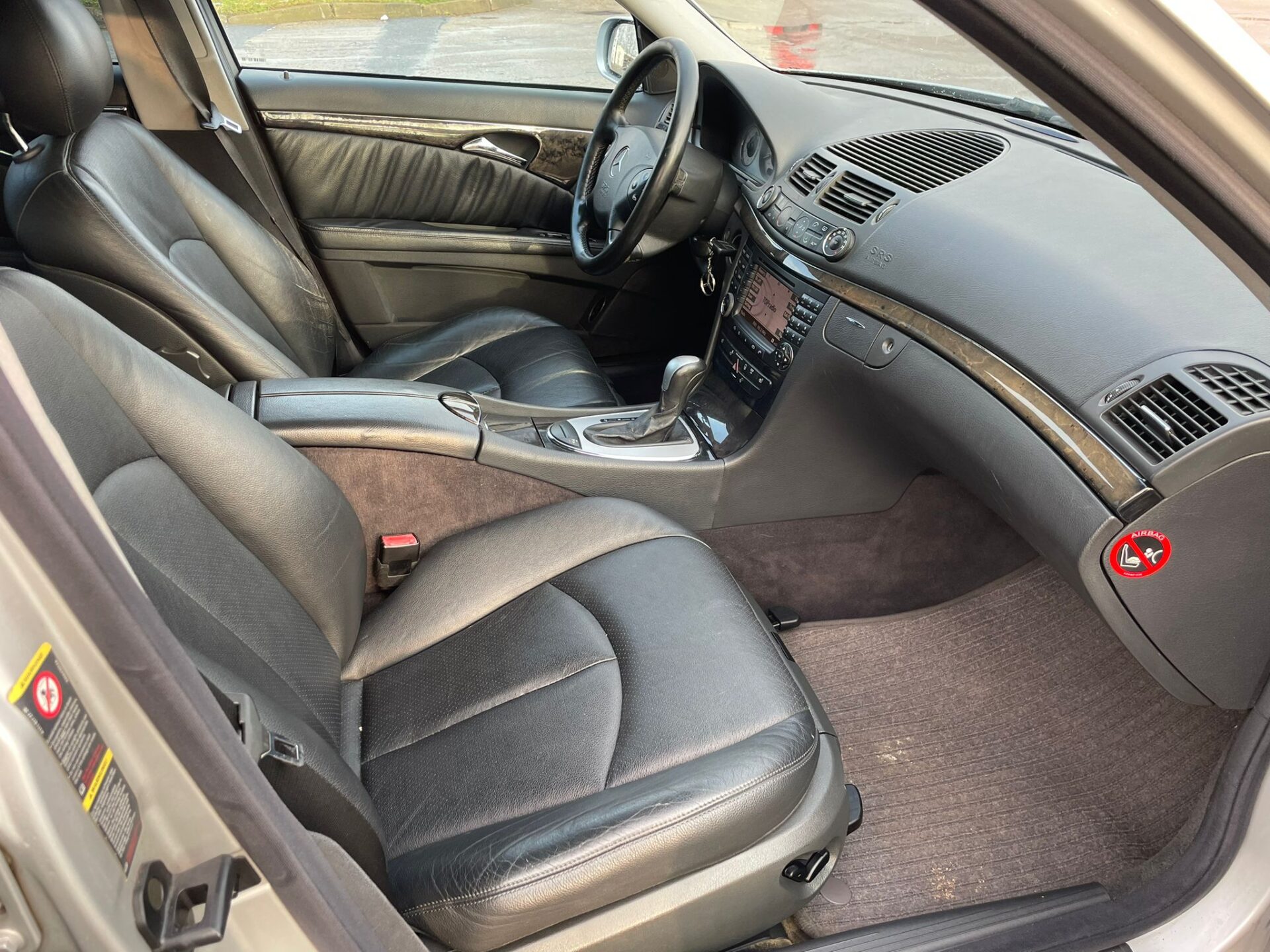 MERCEDES BENZ E240 AVANTGARDE