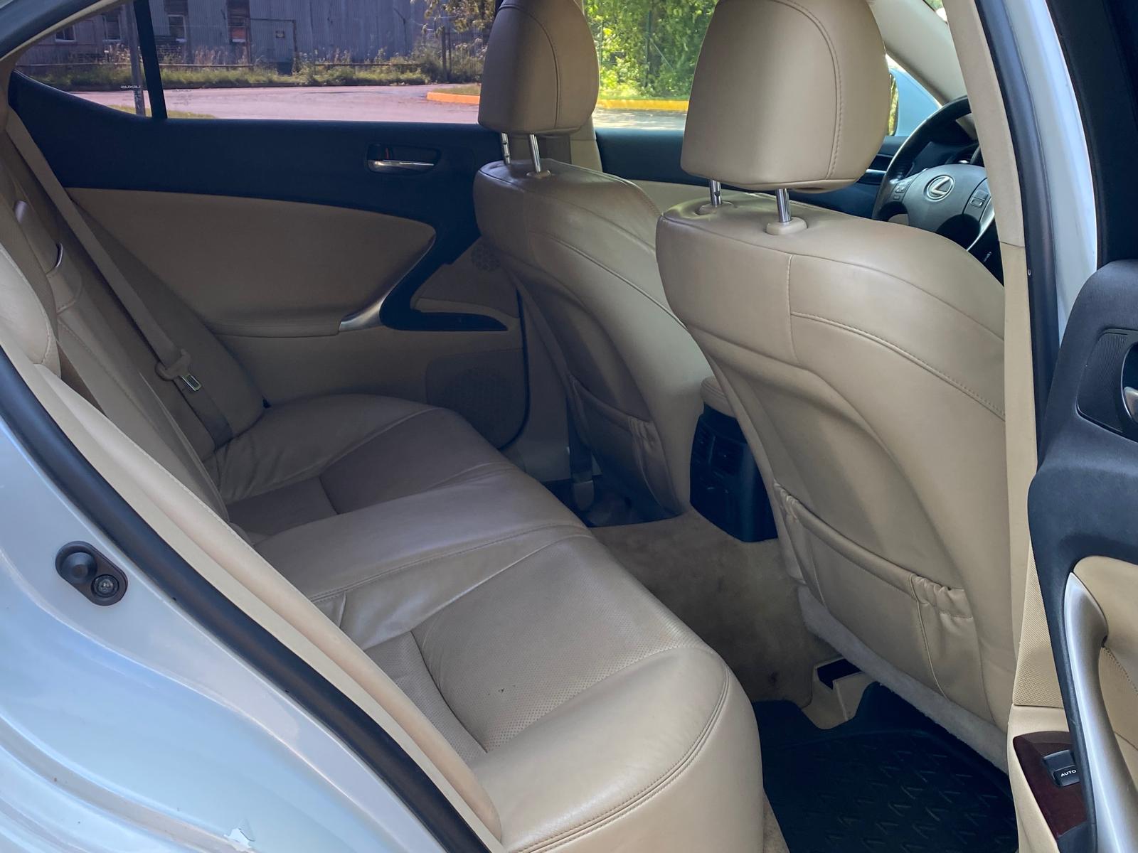 LEXUS IS 220
