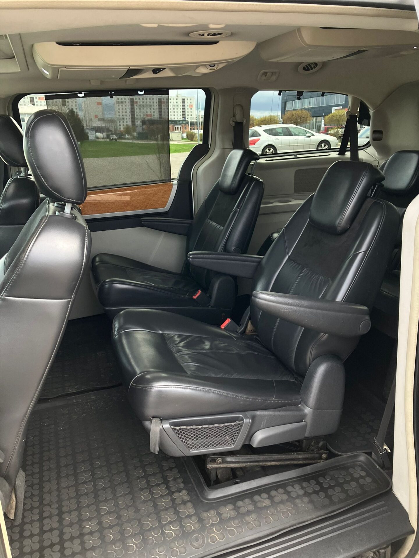 Chrysler Grand Voyager Stow&go 7-мест