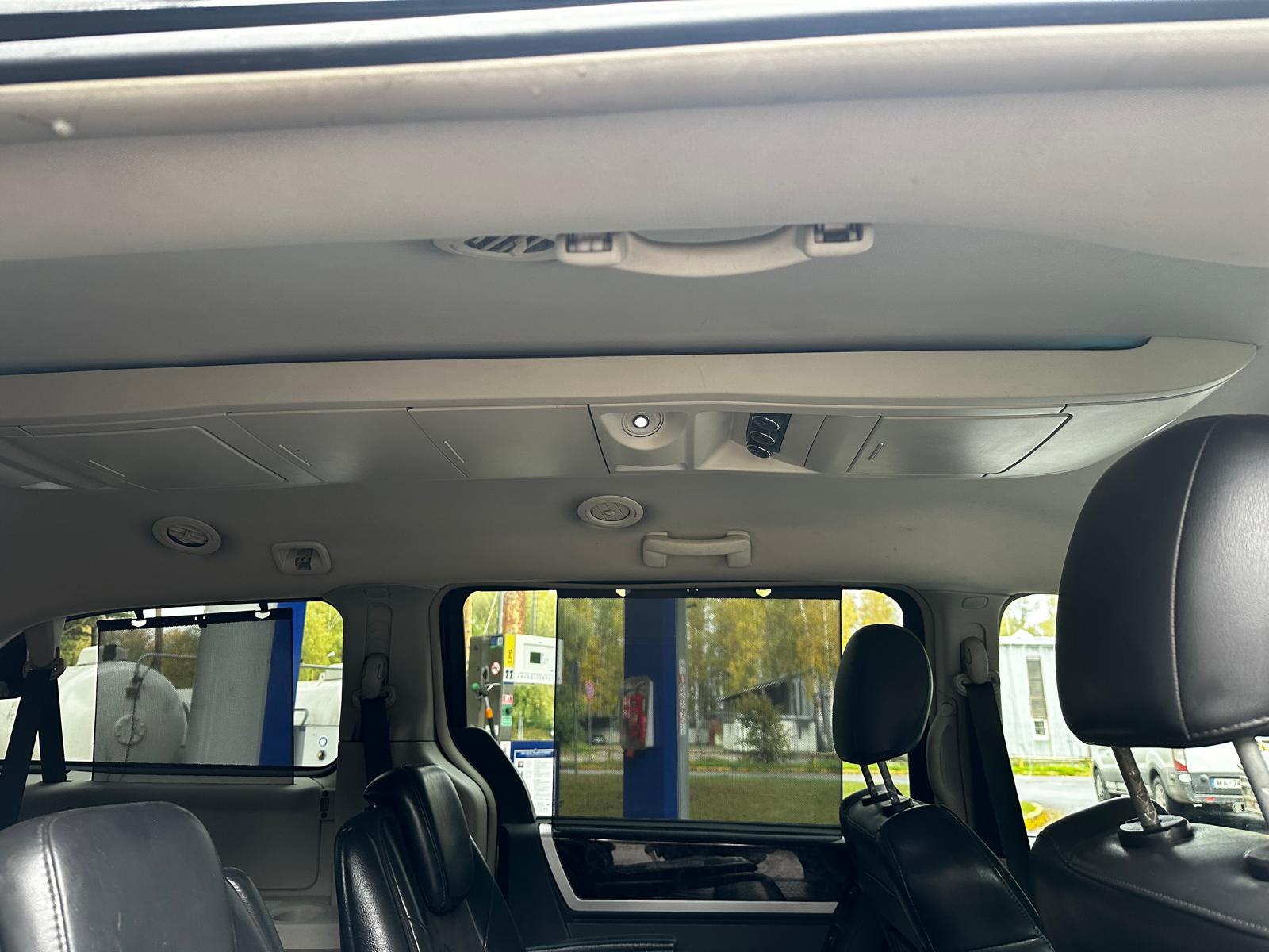 Chrysler Grand Voyager Limited Edition Stow N GO 7-vietas