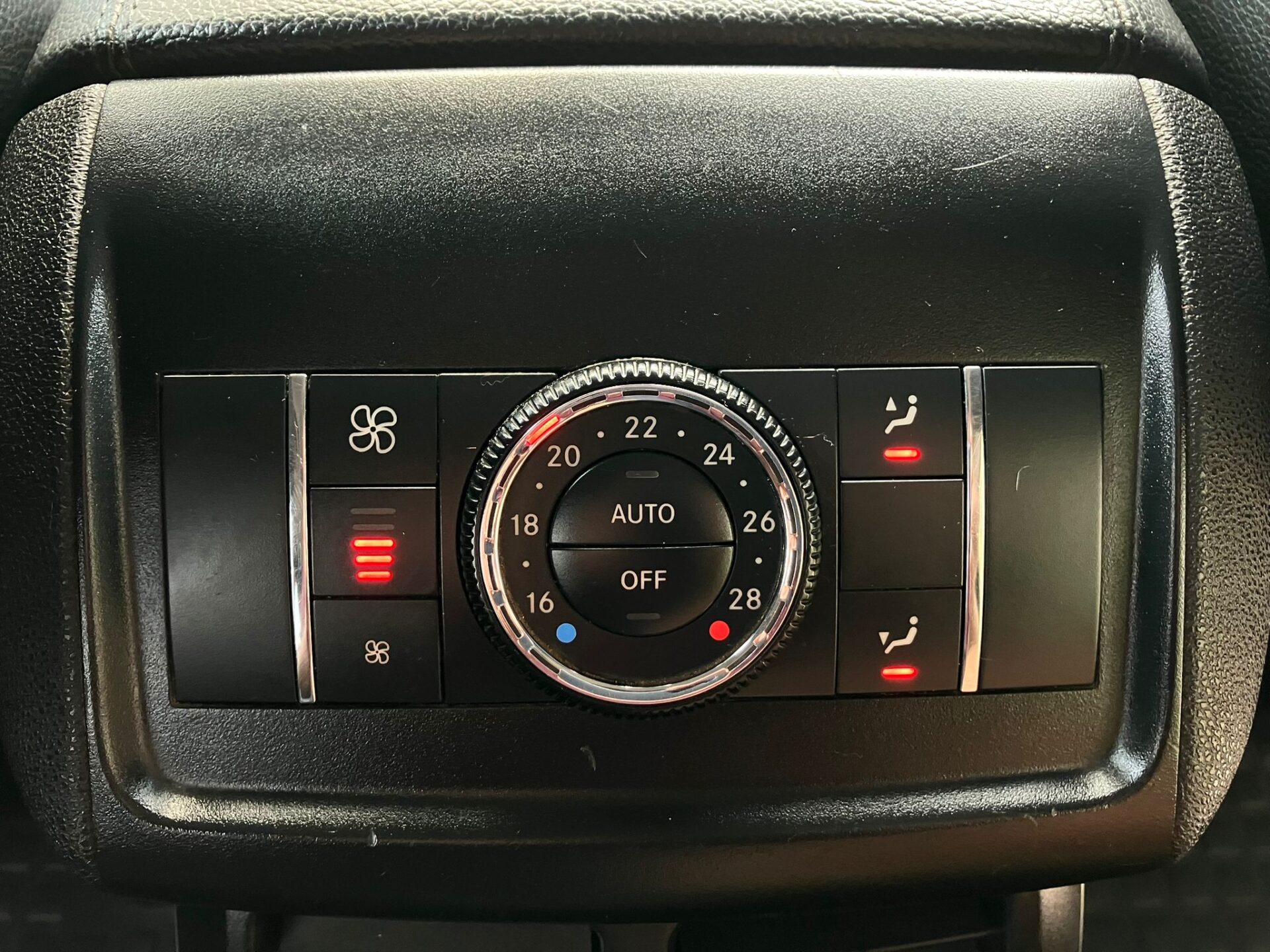 Mercedes Benz R320 7-vietas