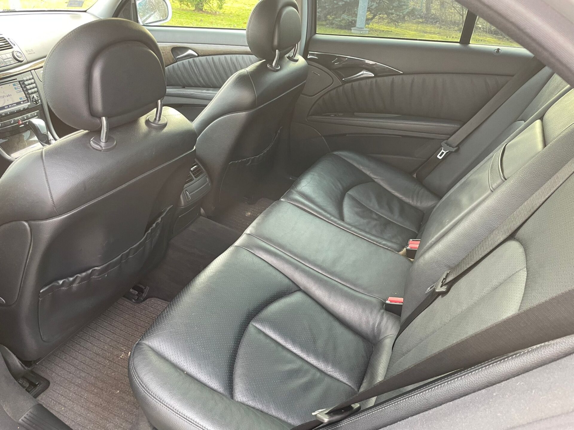 MERCEDES BENZ E240 AVANTGARDE