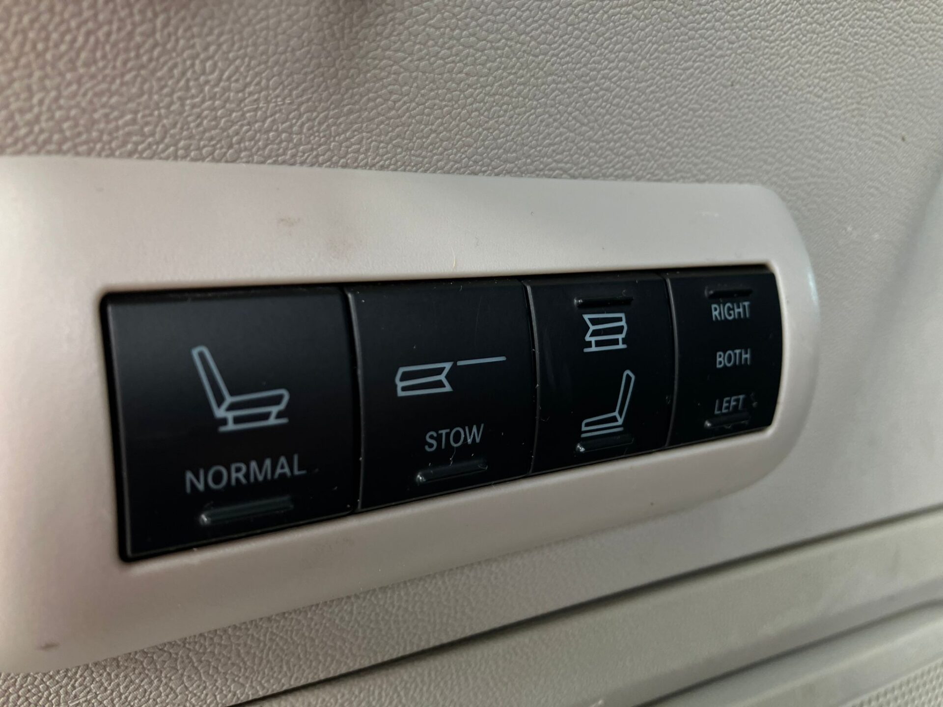 Chrysler Grand Voyager Stow&go 7-мест
