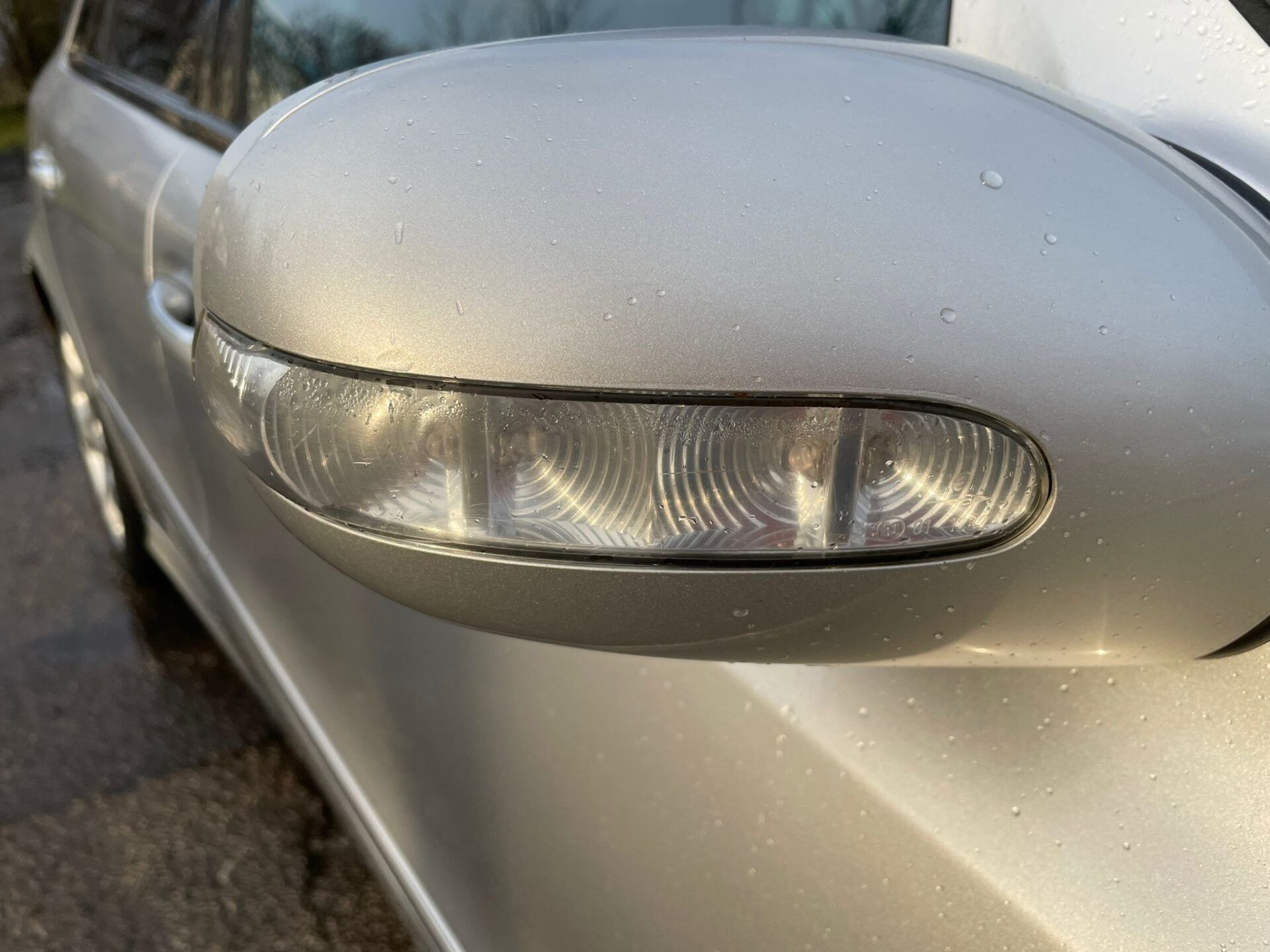 MERCEDES BENZ E240 AVANTGARDE