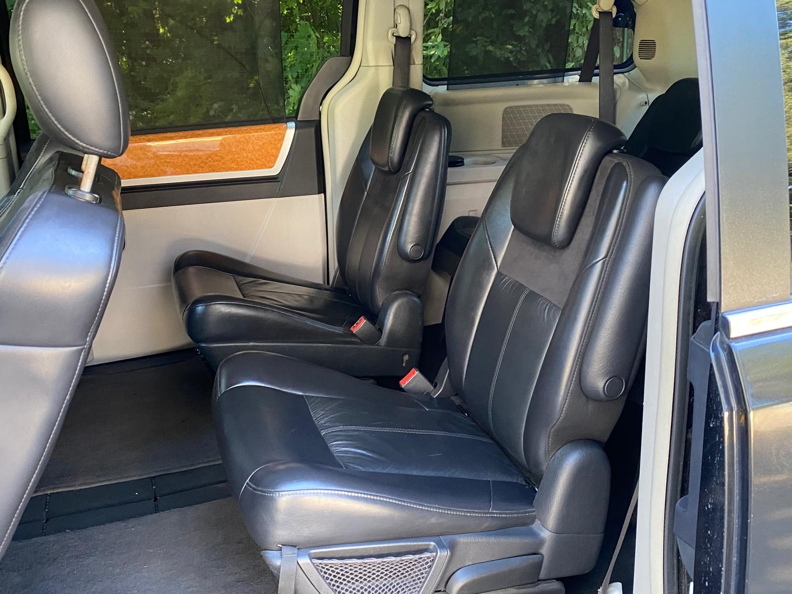 Chrysler Grand Voyager Stow&go limited edition 7-мест