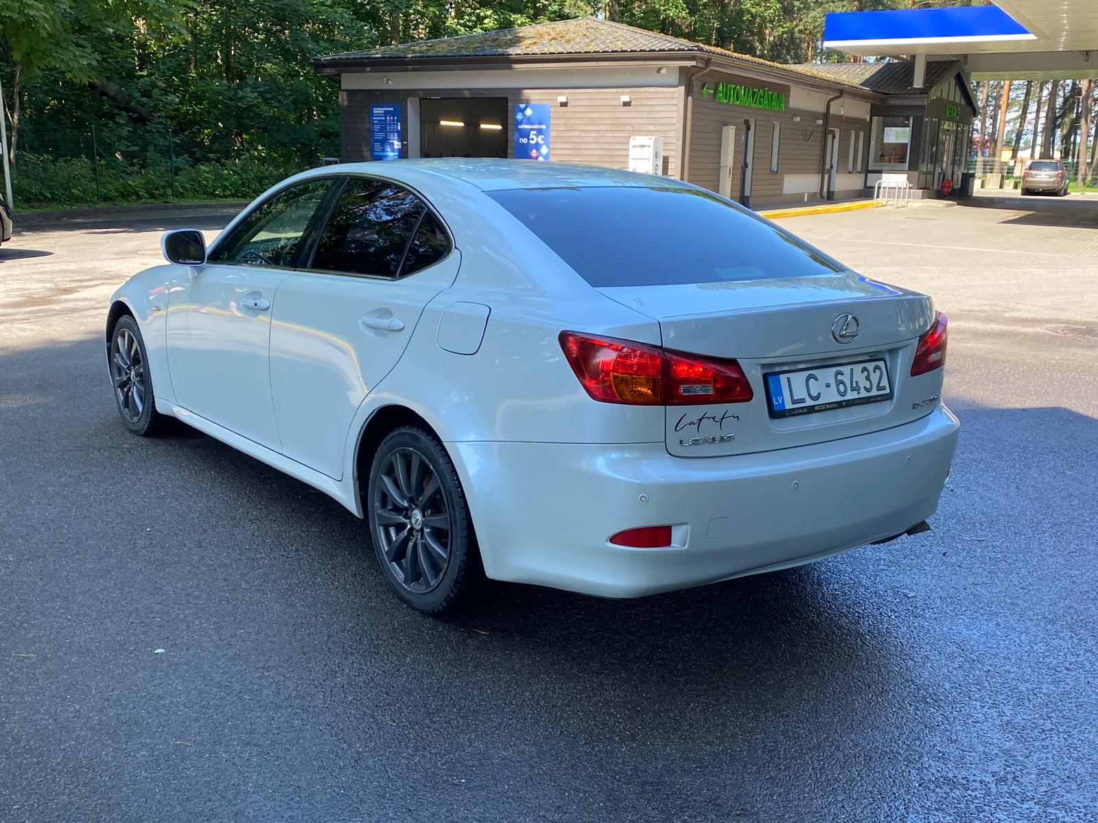 LEXUS IS 220
