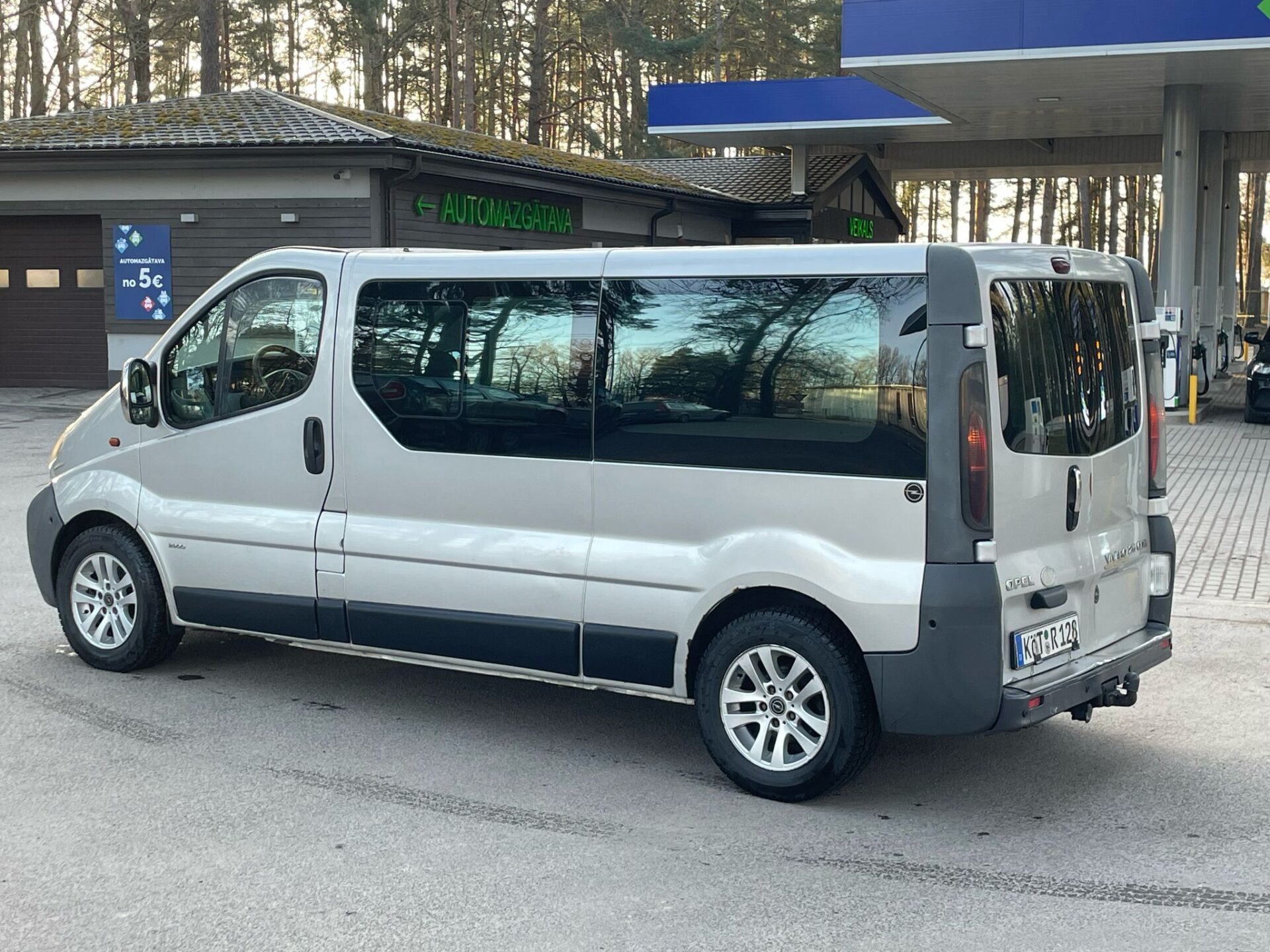 OPEL VIVARO 8-VIETAS