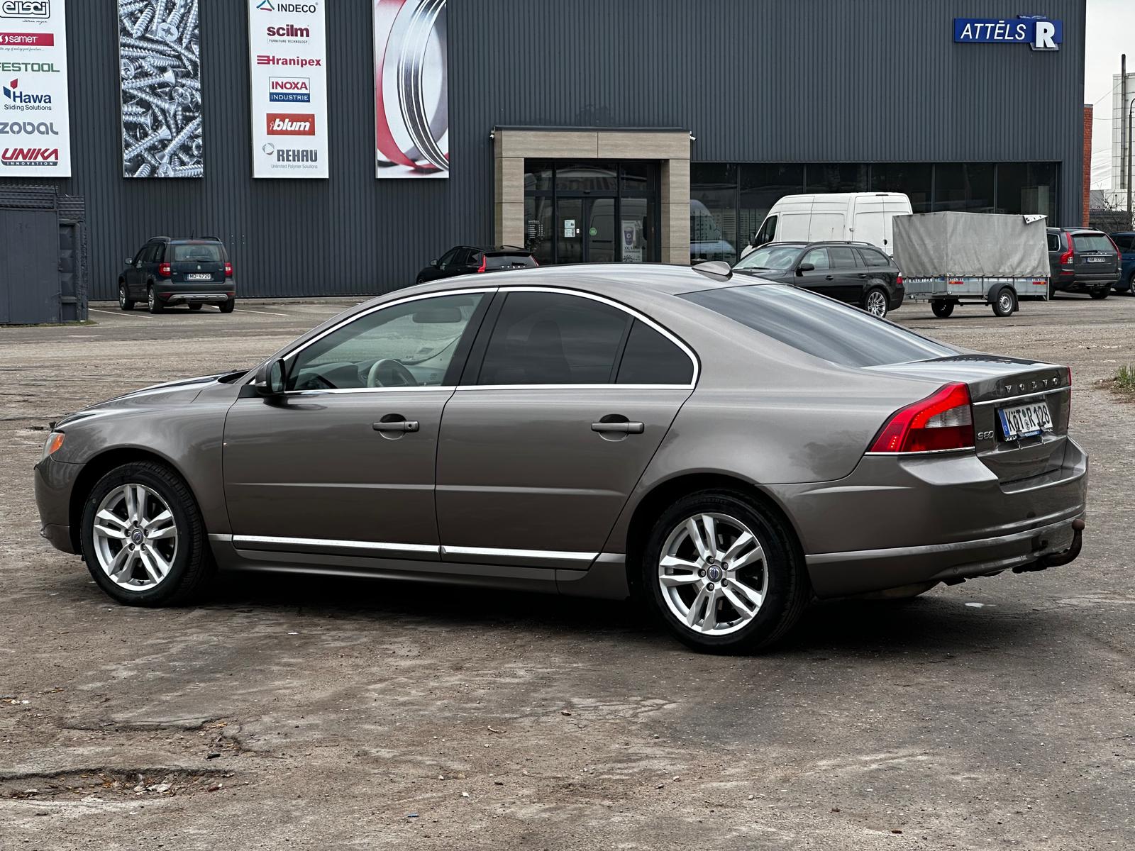 VOLVO S80