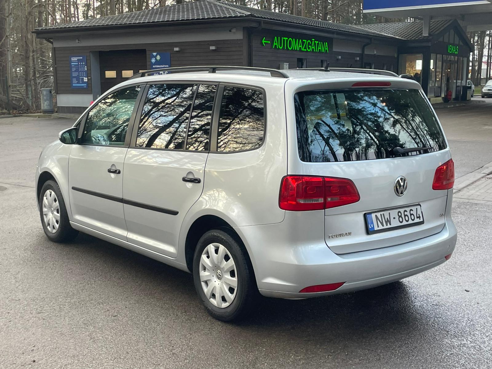 VW Touran 7-Vietīgs