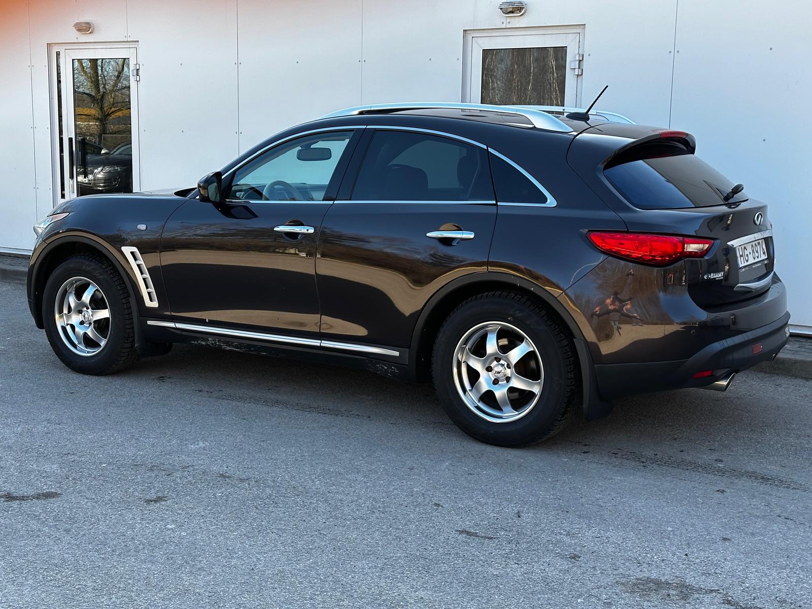 INFINITI FX 35
