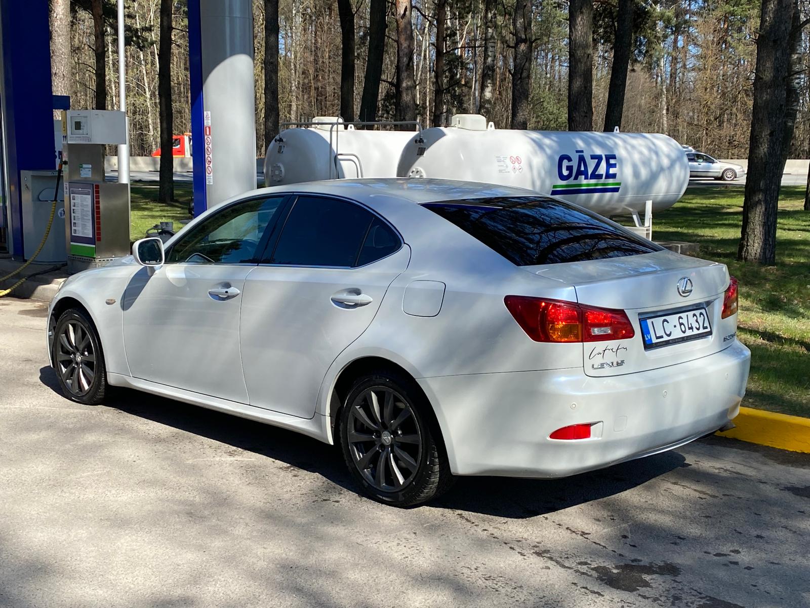 LEXUS IS 220