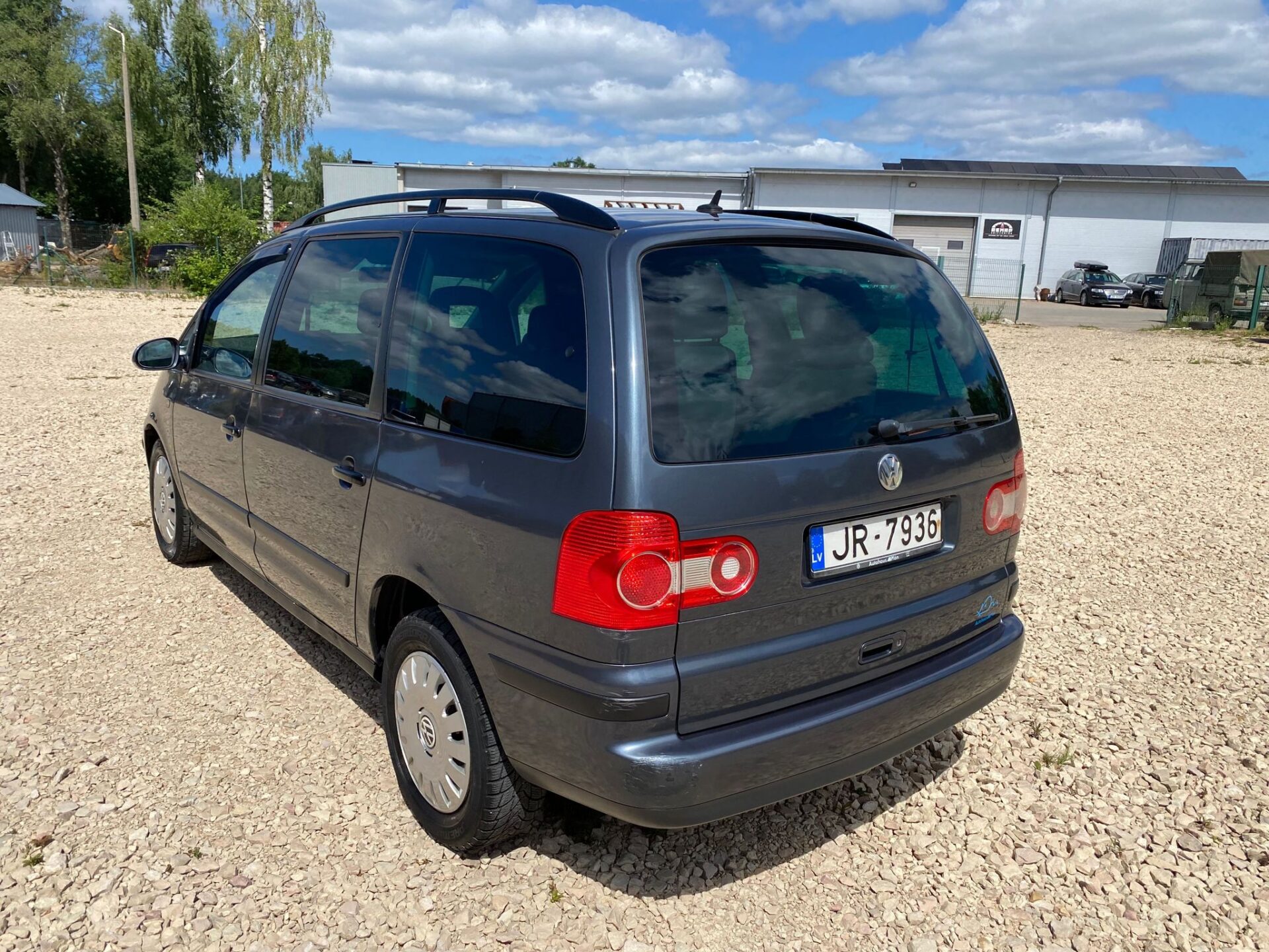 VW Sharan 7-VIETAS