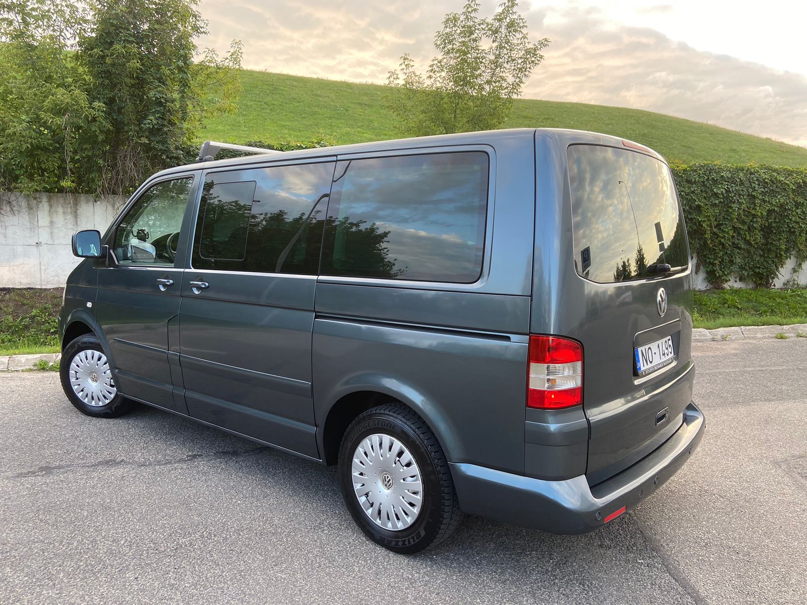 VW Multivan Highline 7-vietas