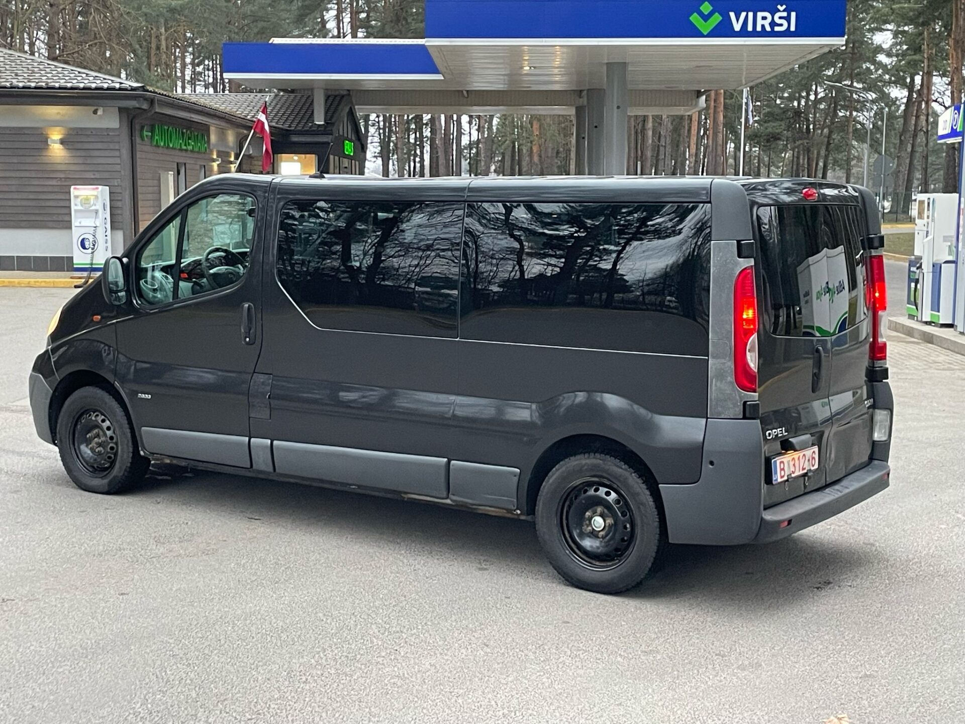 Opel Vivaro 9 vietas