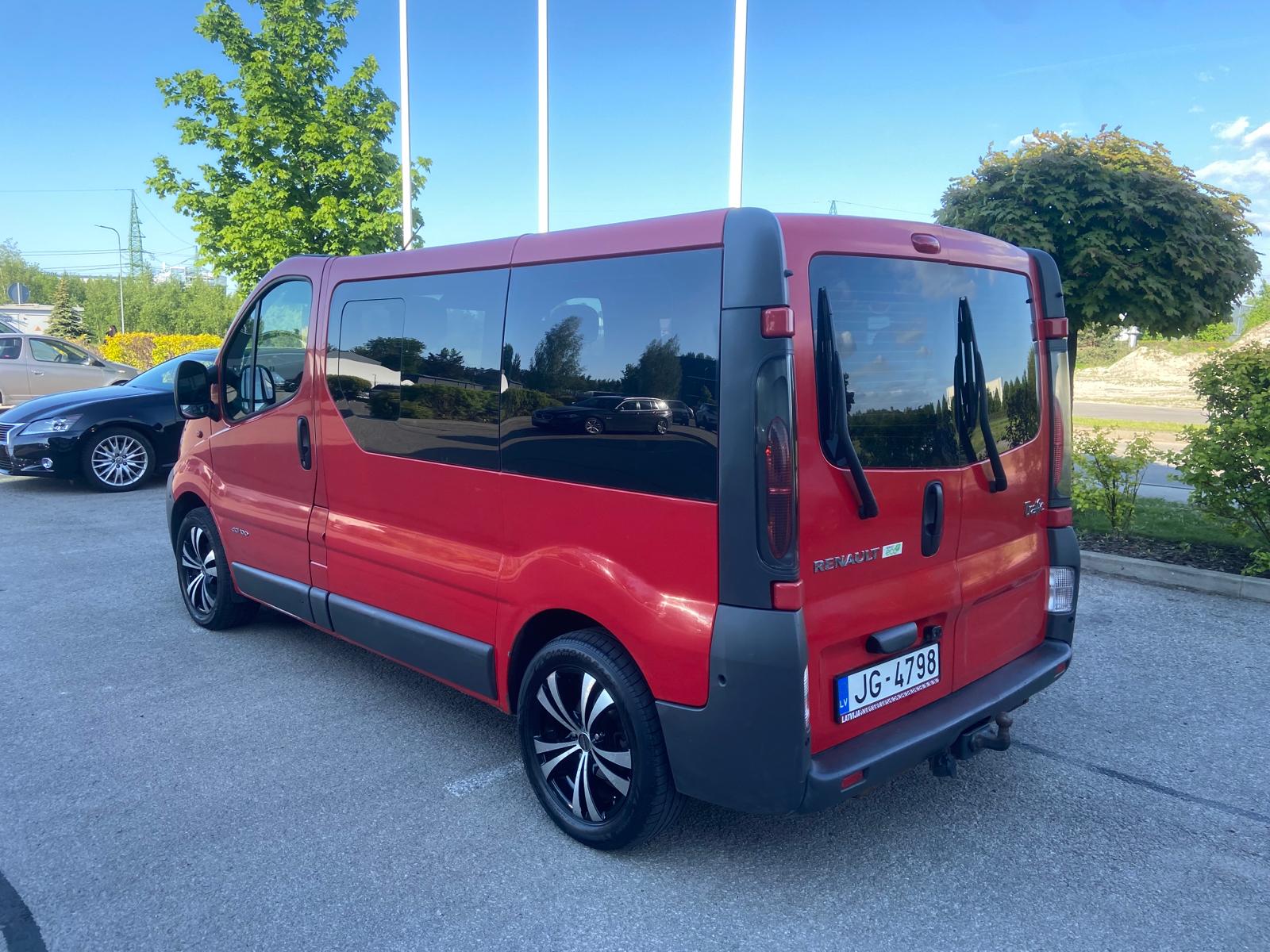 Renault Trafic 8-vietas