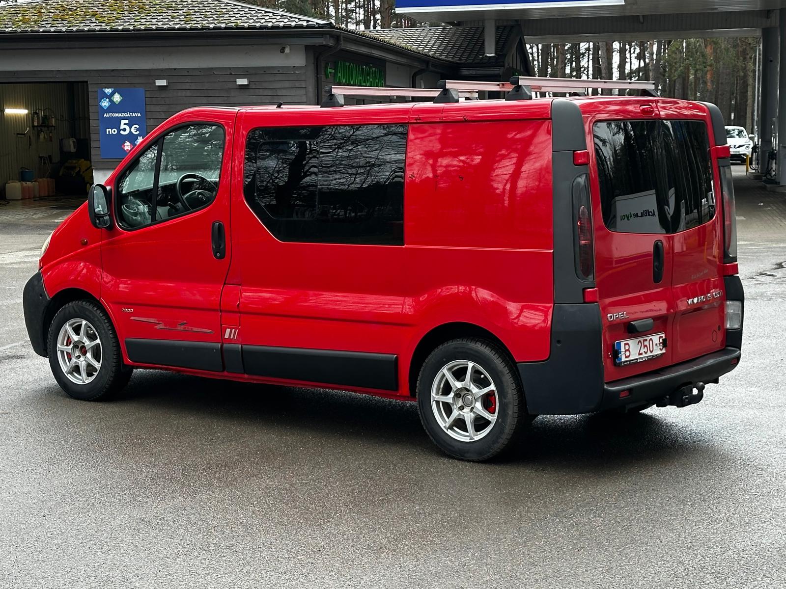 Opel Vivaro 5 seats