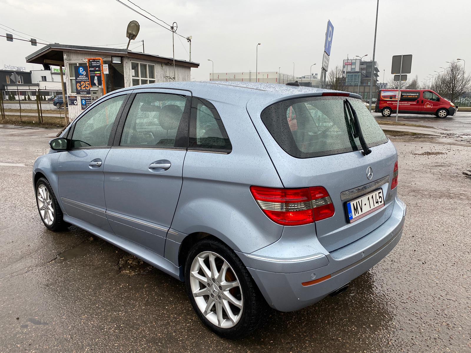 Mercedes B200