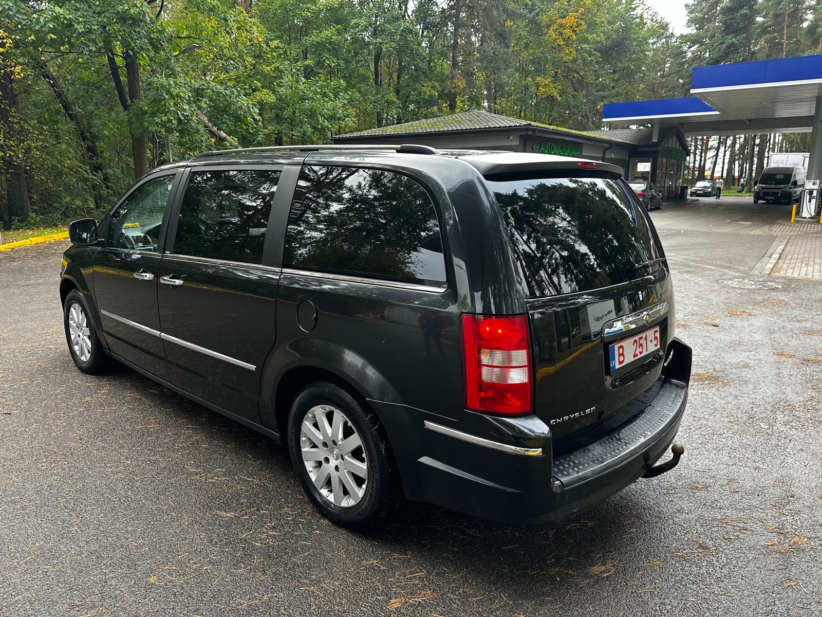 Chrysler Grand Voyager Limited Edition Stow N GO 7-vietas