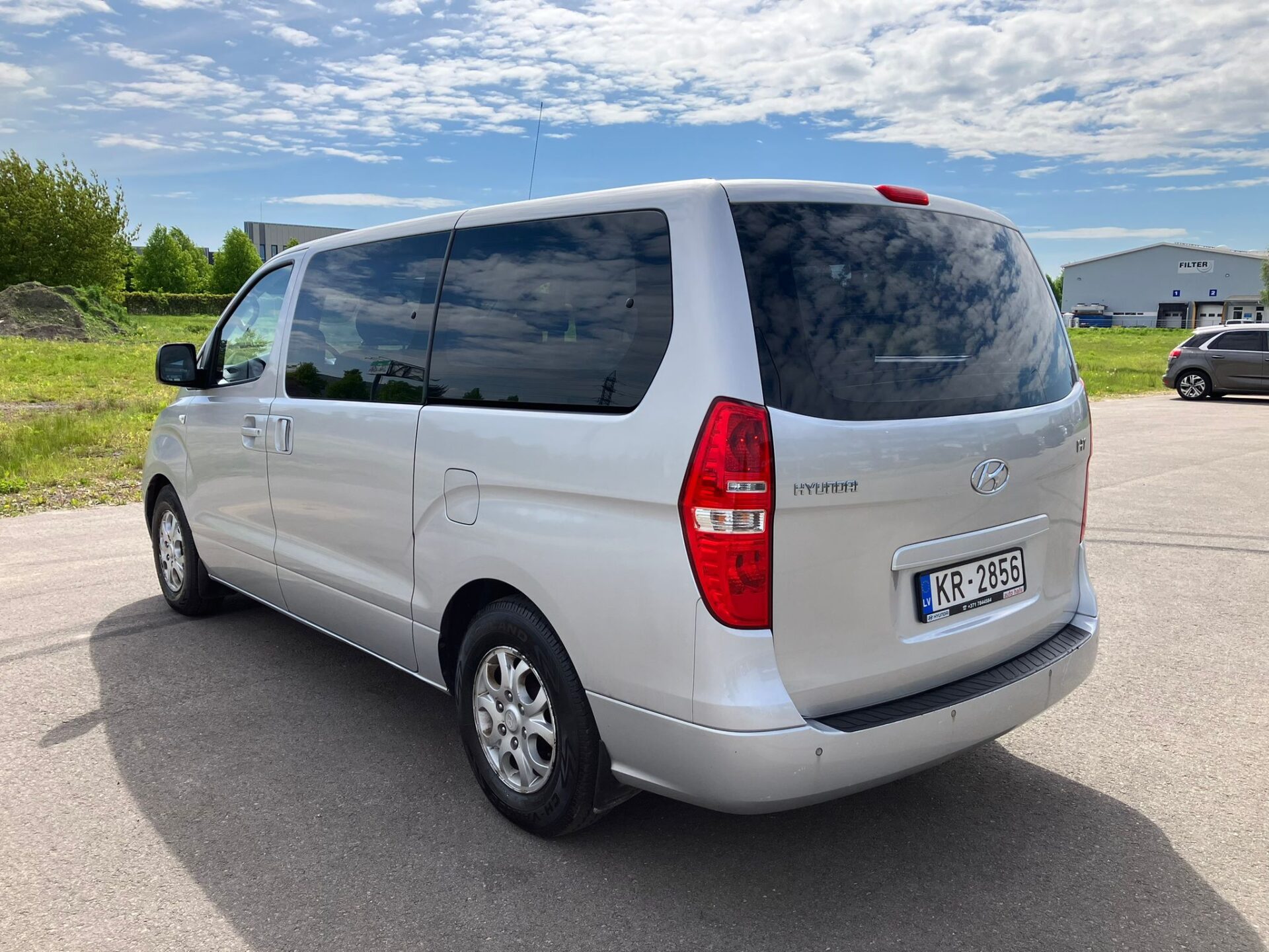 Hyundai H1 8-seats