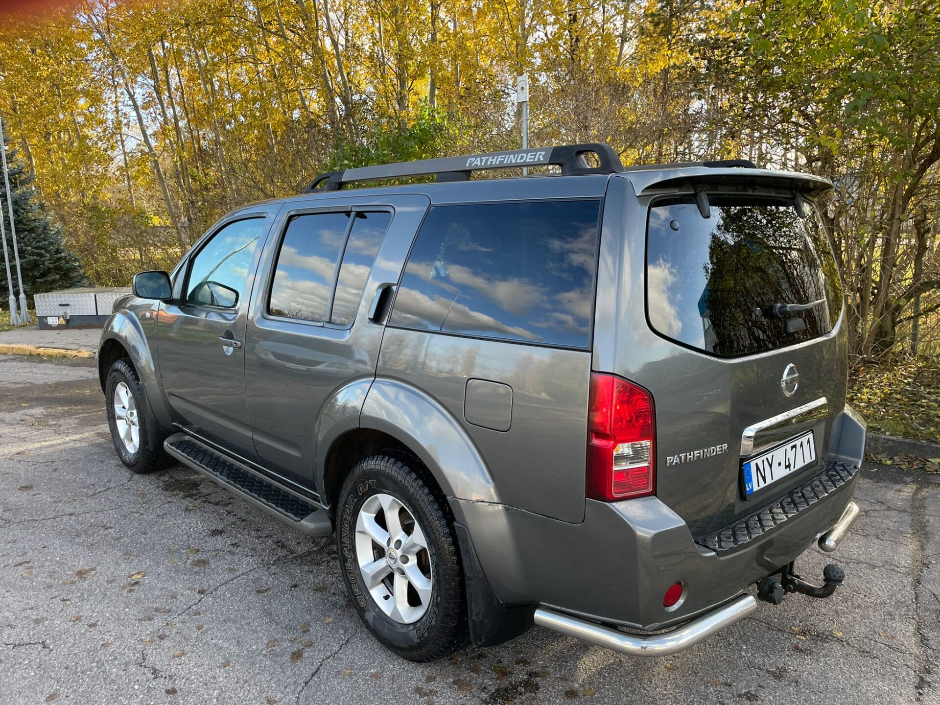 NISSAN PATHFINDER 4×4 7-vietas