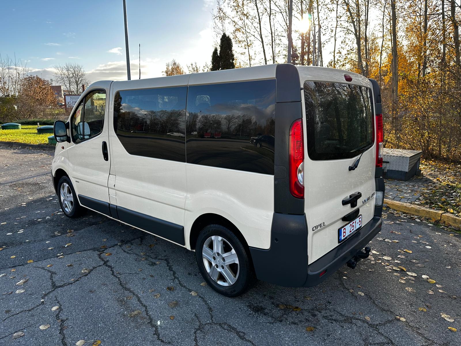 OPEL VIVARO 9-VIETAS