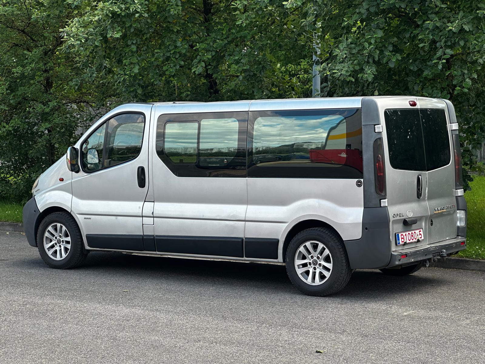 OPEL VIVARO 8-VIETAS
