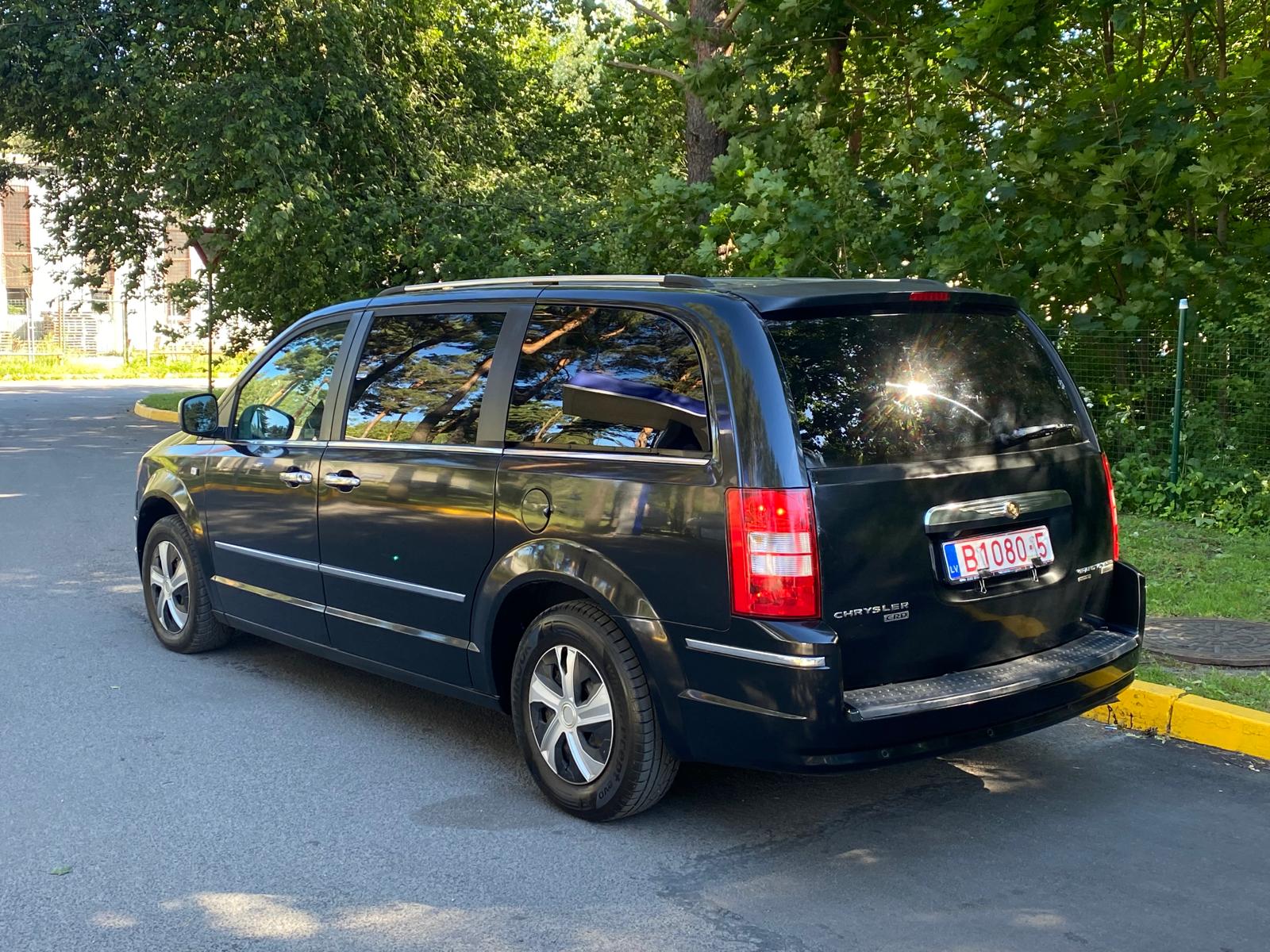 Chrysler Grand Voyager Stow&go limited edition 7-мест