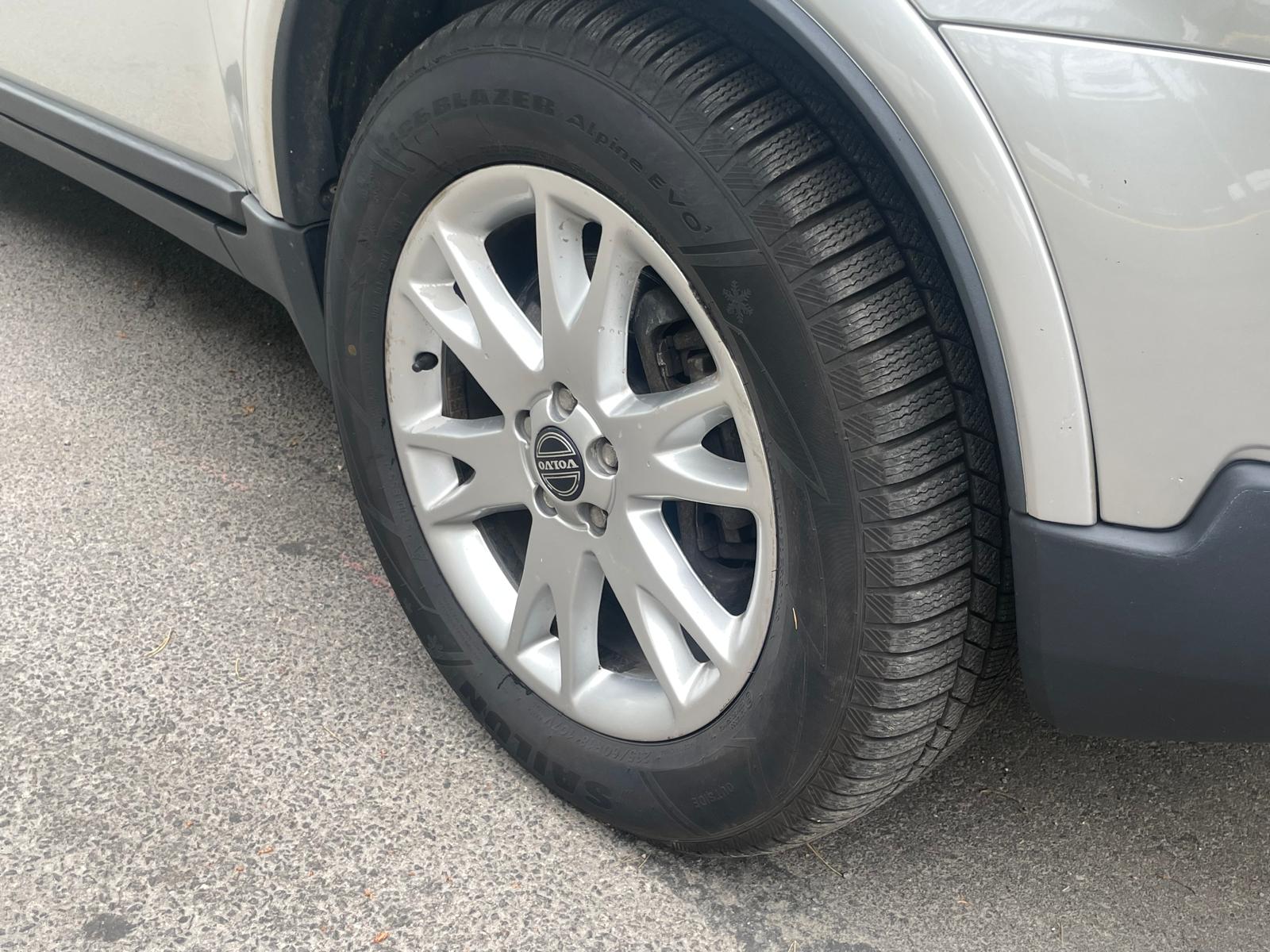 VOLVO XC90 7-VIETAS