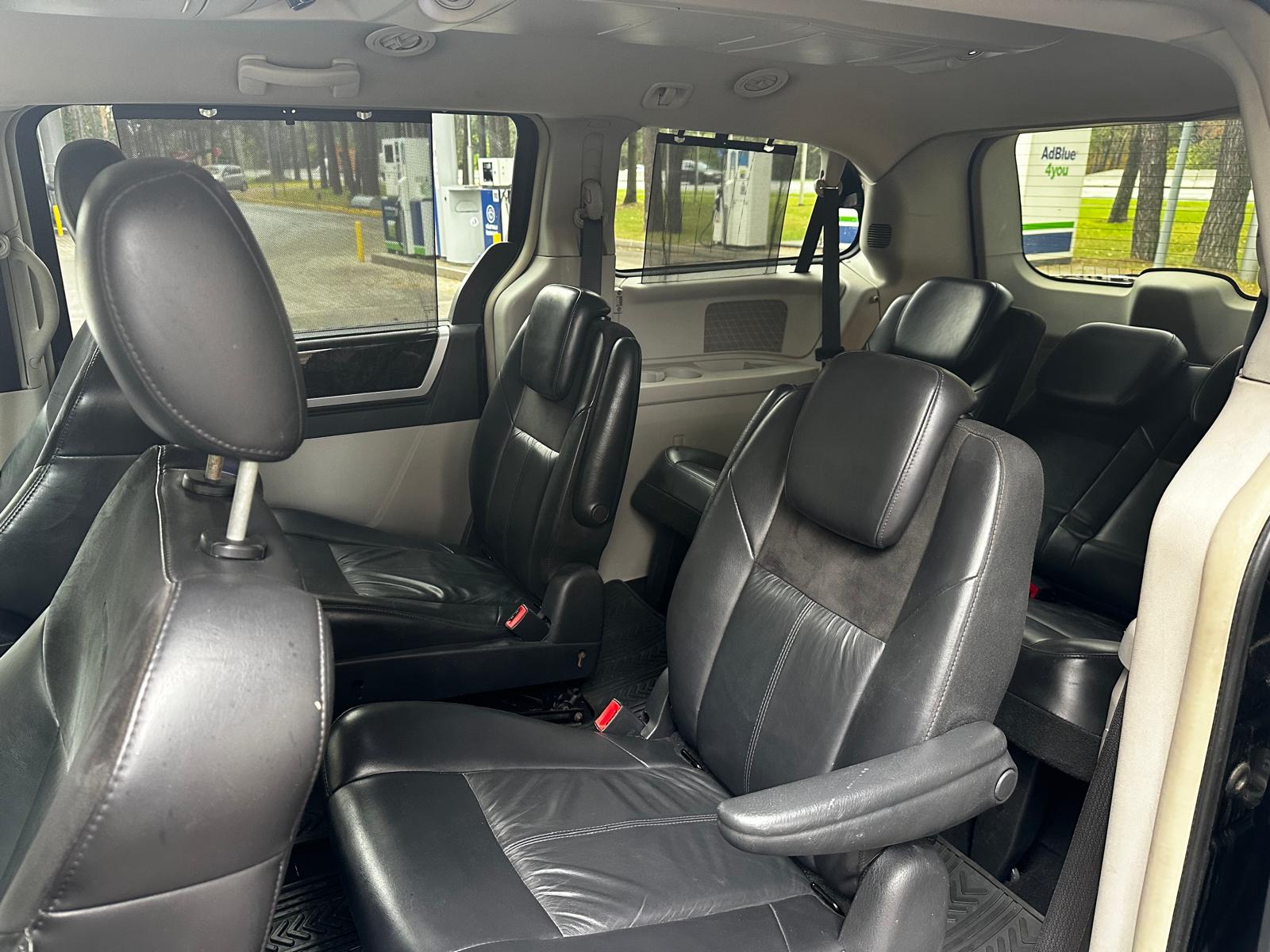 Chrysler Grand Voyager Limited Edition Stow N GO 7-vietas
