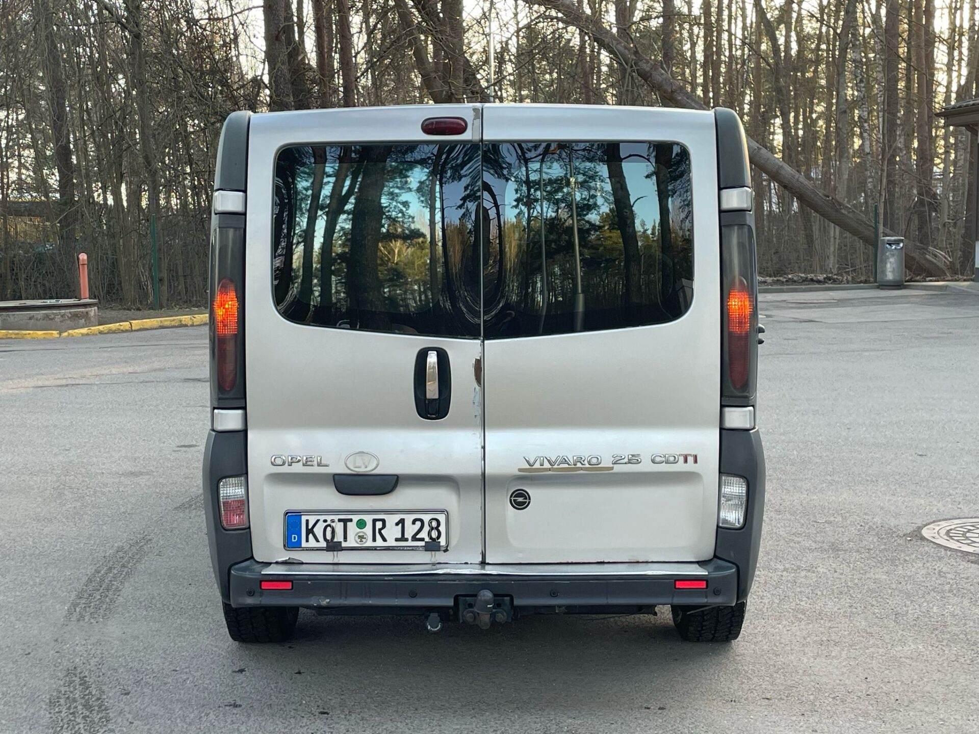 OPEL VIVARO 8-VIETAS