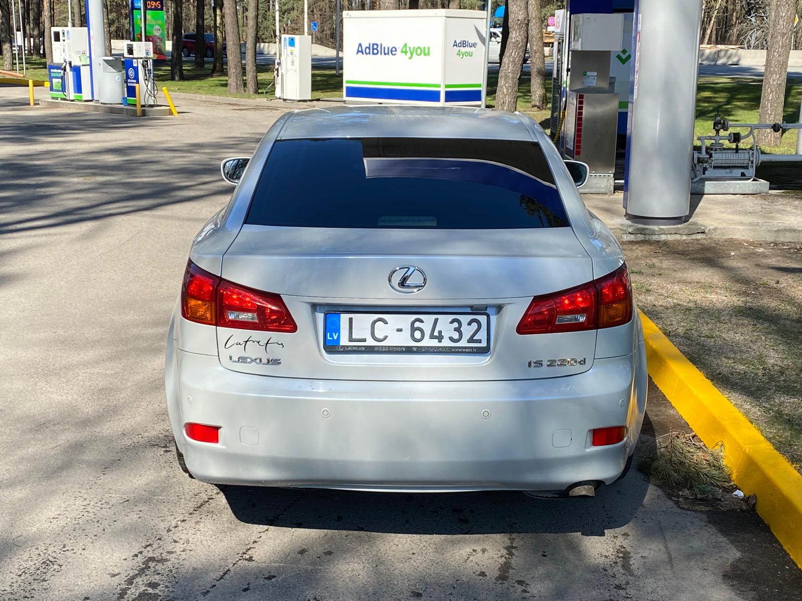 LEXUS IS 220
