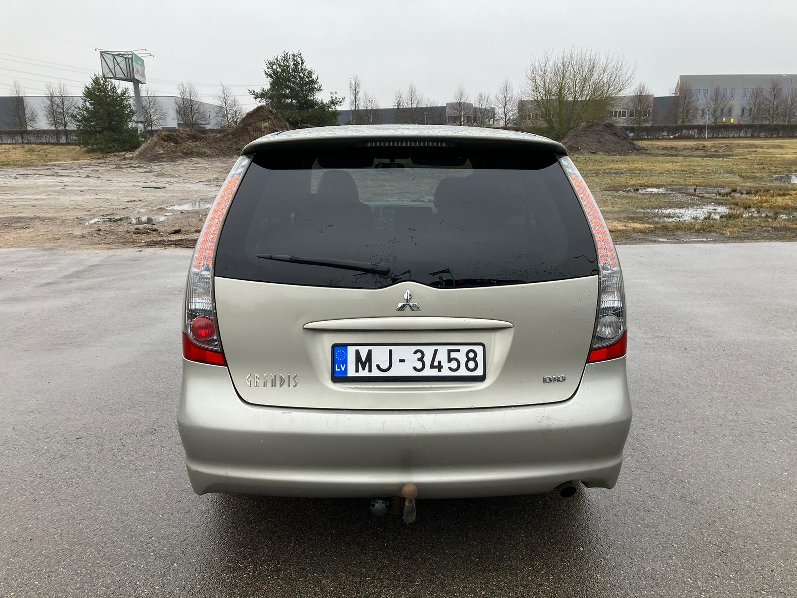 Mitsubishi Grandis 7-vietas