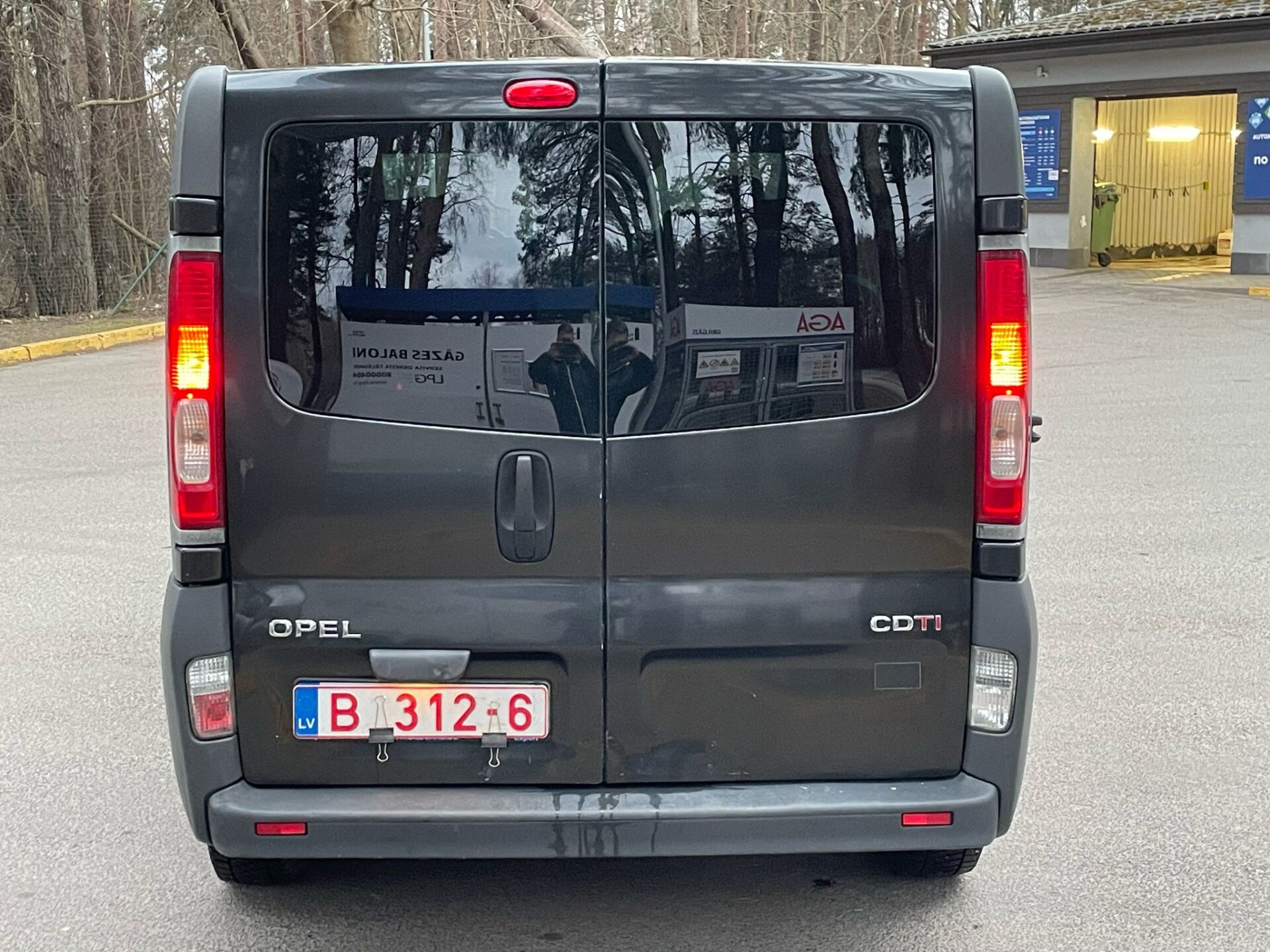 Opel Vivaro 9 vietas