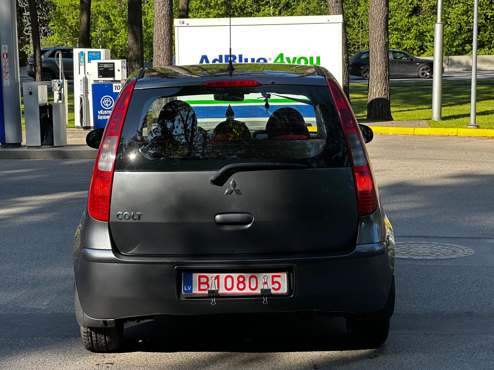 MITSUBISHI COLT