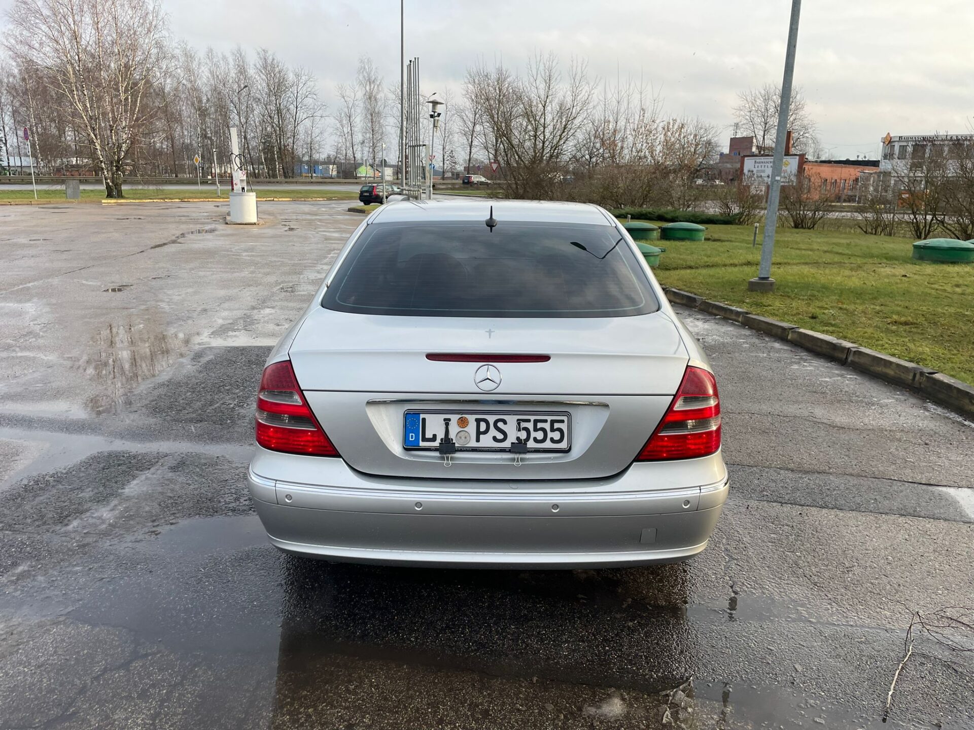 MERCEDES BENZ E240 AVANTGARDE