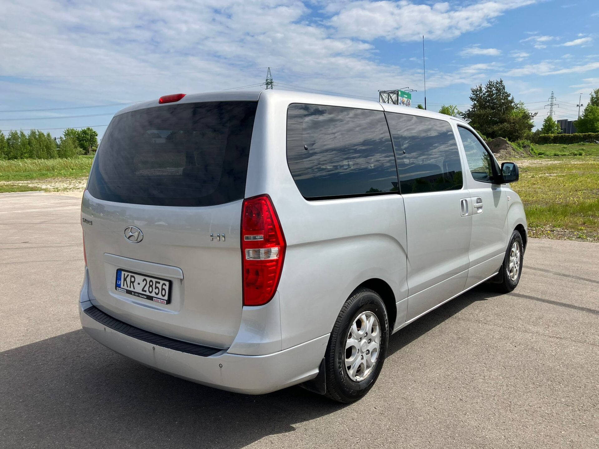 Hyundai H1 8-seats