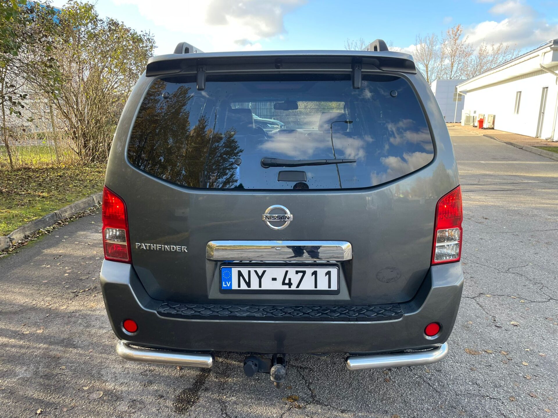 NISSAN PATHFINDER 4×4 7-vietas
