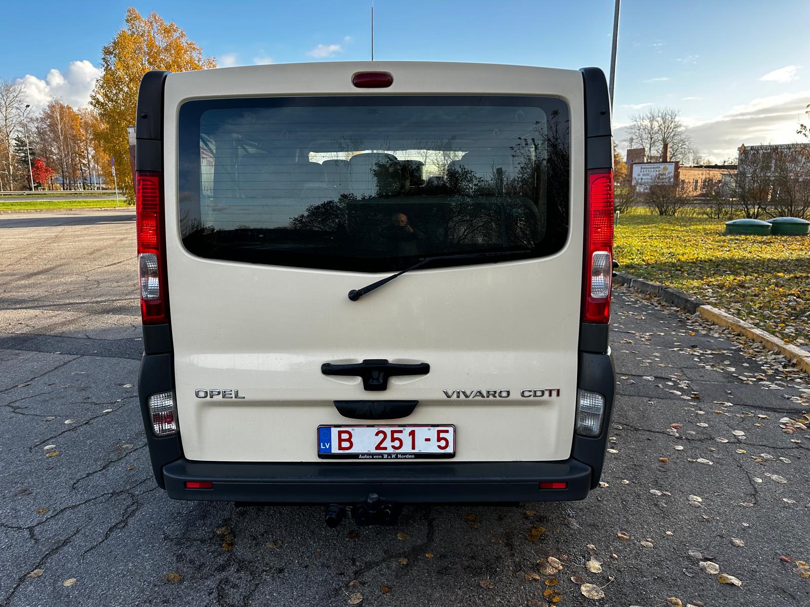 OPEL VIVARO 9-VIETAS