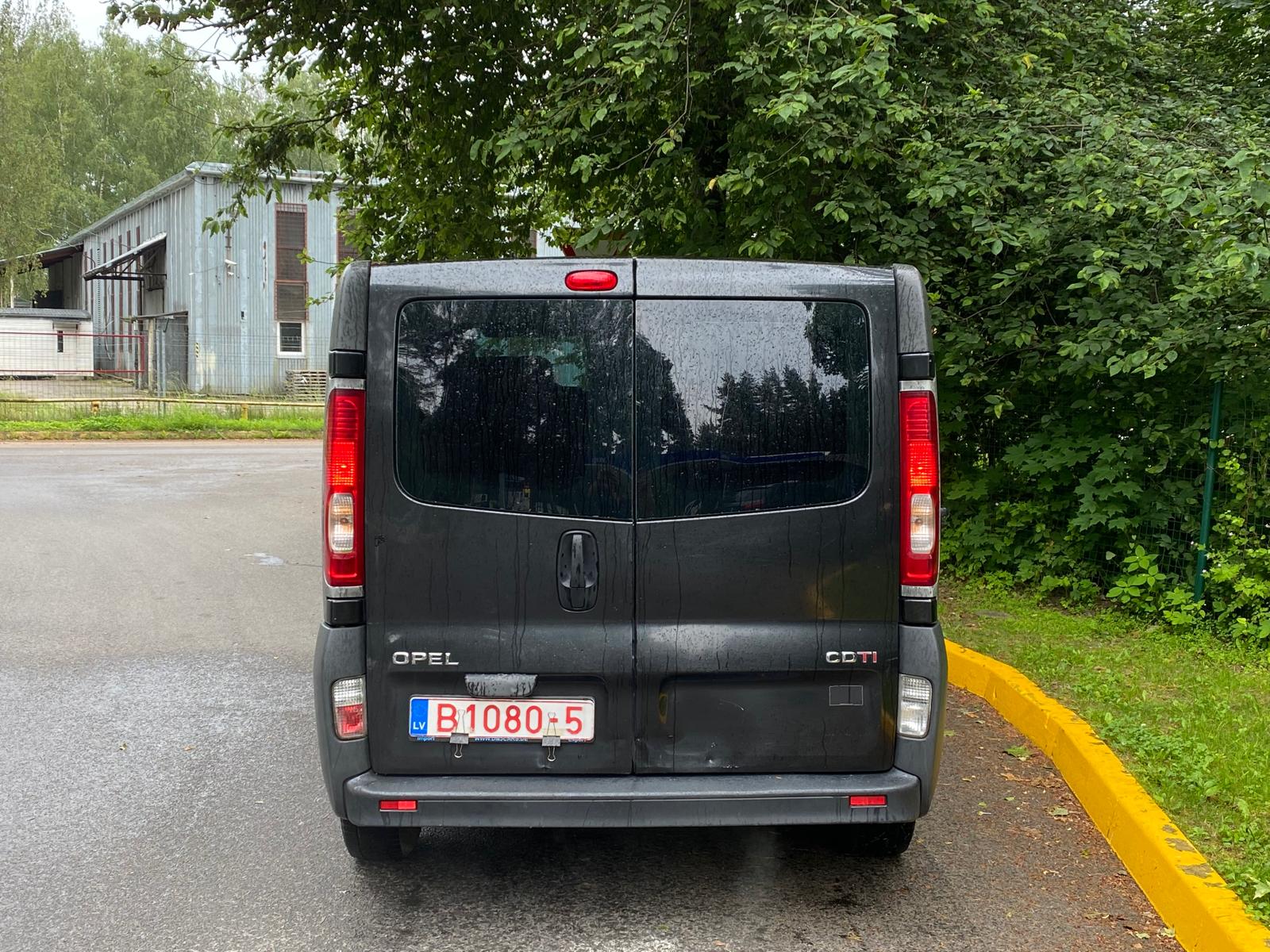 Opel Vivaro 9 vietas