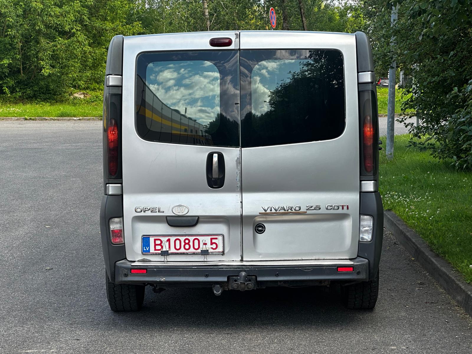 OPEL VIVARO 8-VIETAS