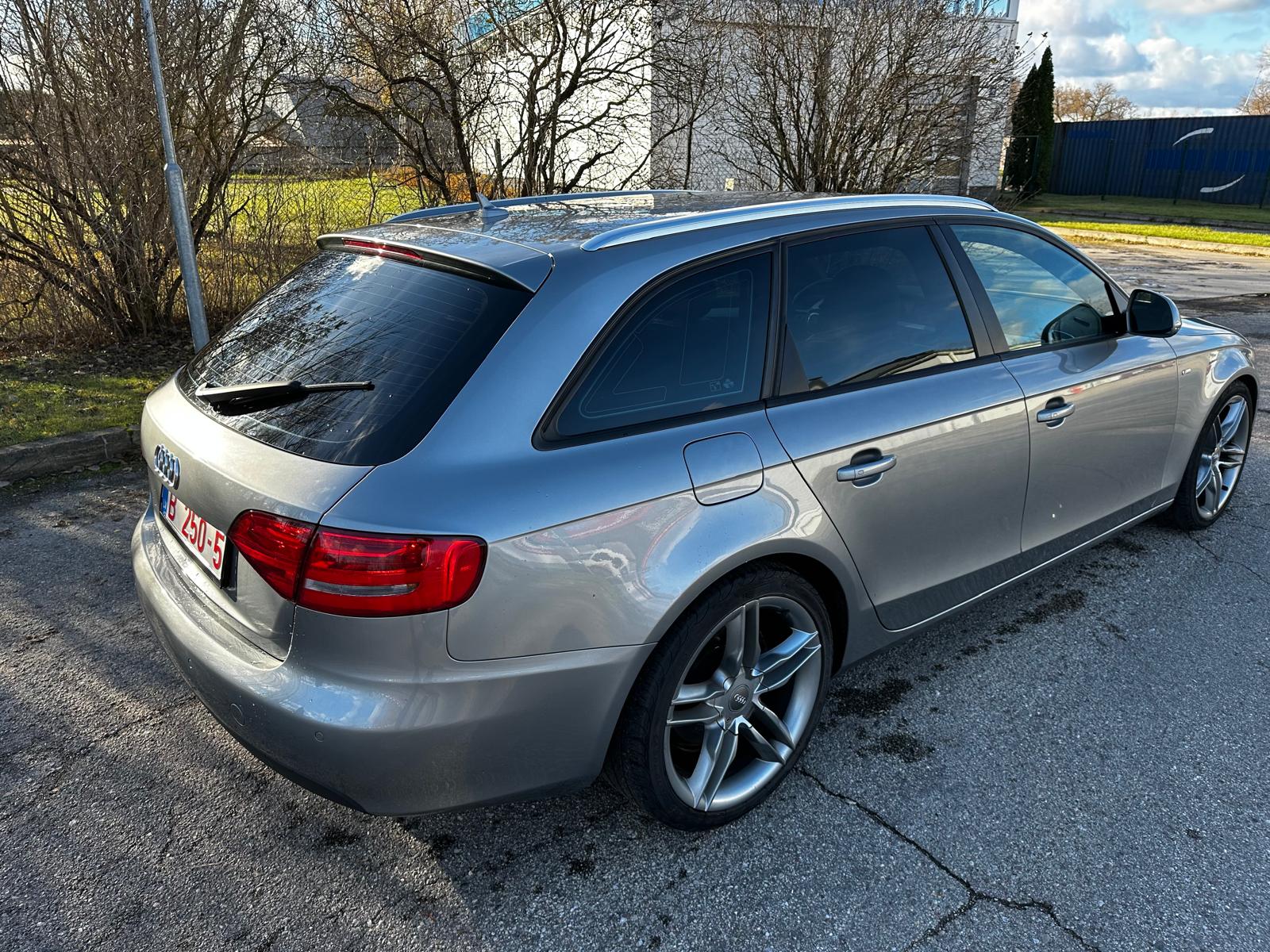AUDI A4 SLINE